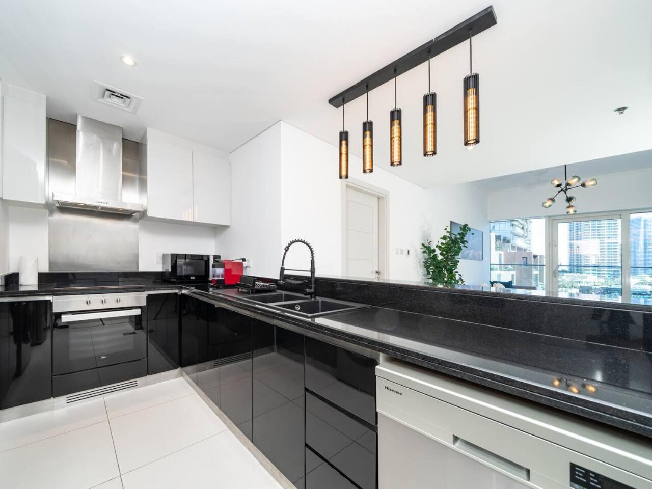 Luxury Damac 2-bed With Stunning Marina Views * Dubai