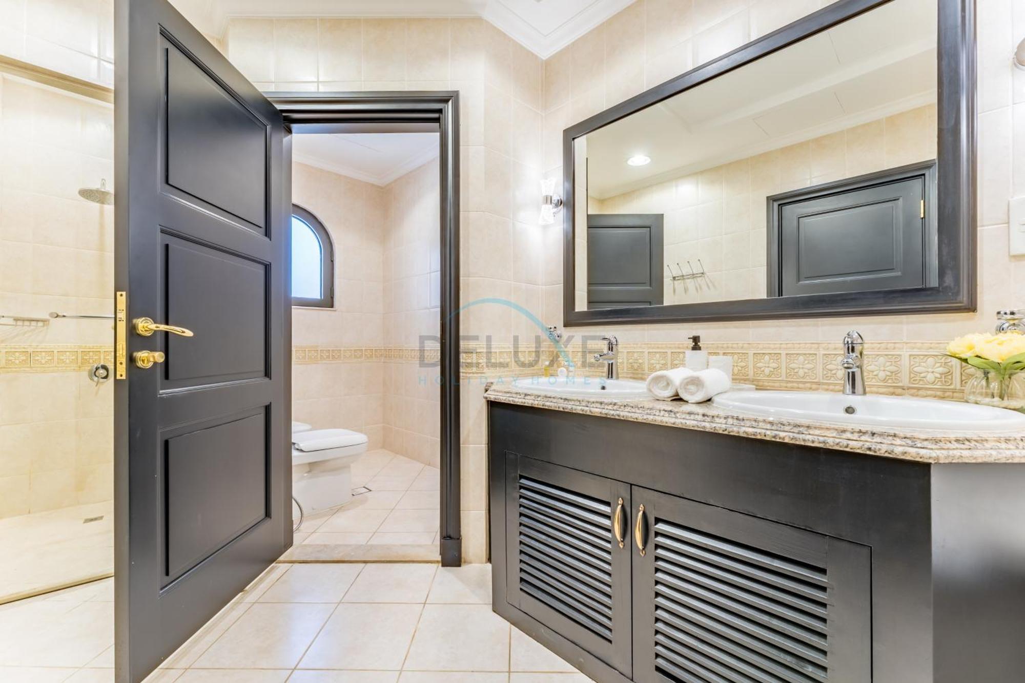 Villa Close To The 4br And Assistant's With Bbq Facility, Canal Cove, Palm Jumeirah By Deluxe Homes