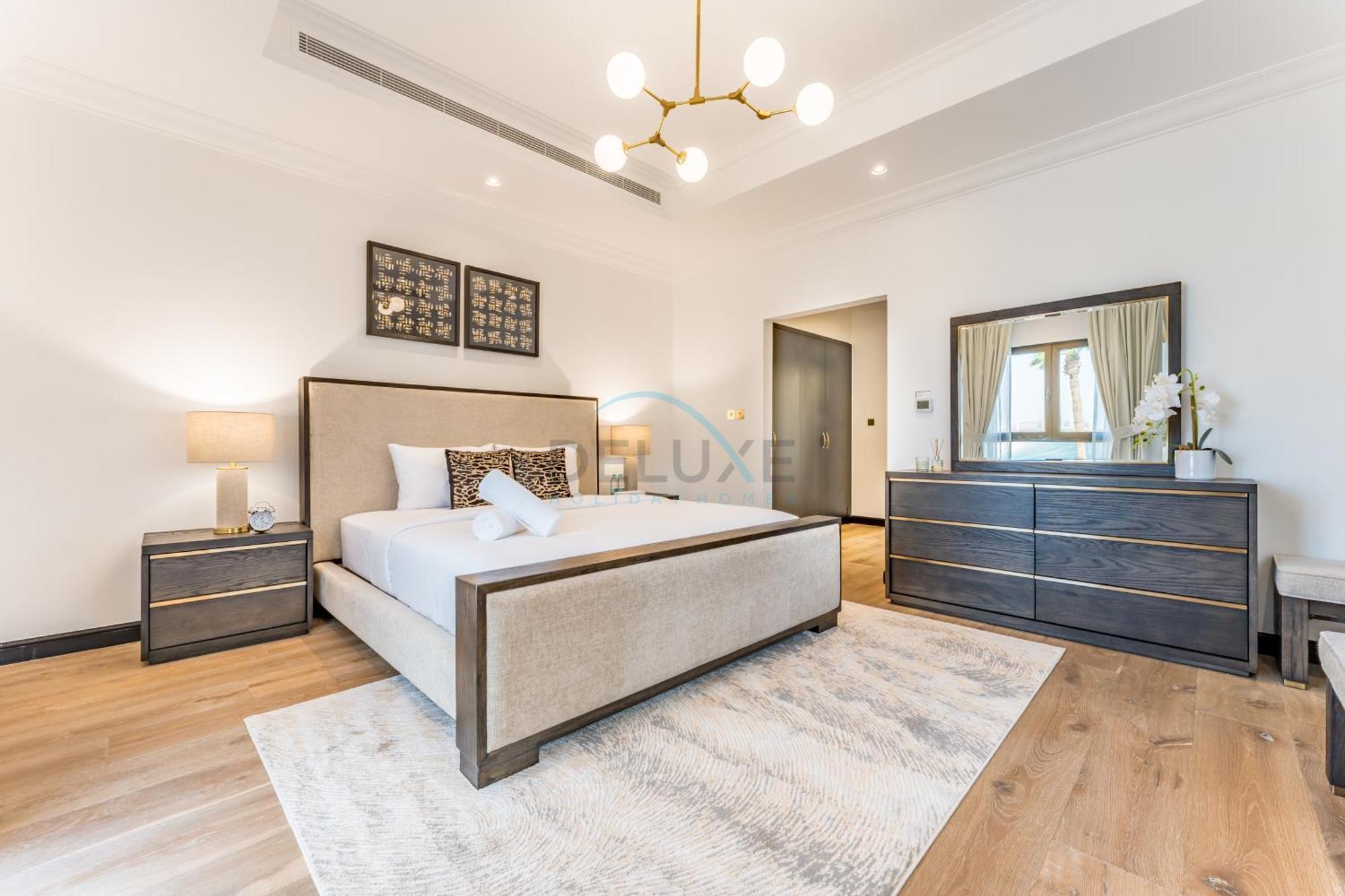Villa Close To The 4br And Assistant's With Bbq Facility, Canal Cove, Palm Jumeirah By Deluxe Homes *