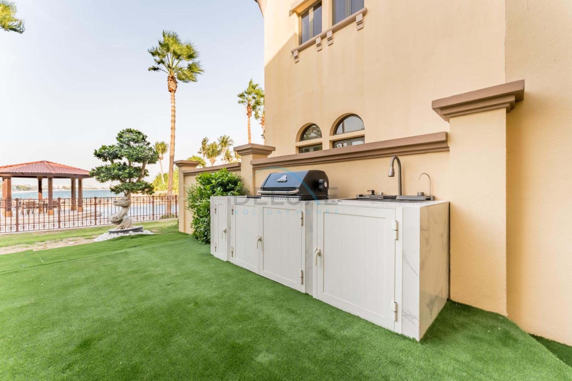 Close To The 4br And Assistant's With Bbq Facility, Canal Cove, Palm Jumeirah By Deluxe Homes Villa Dubai