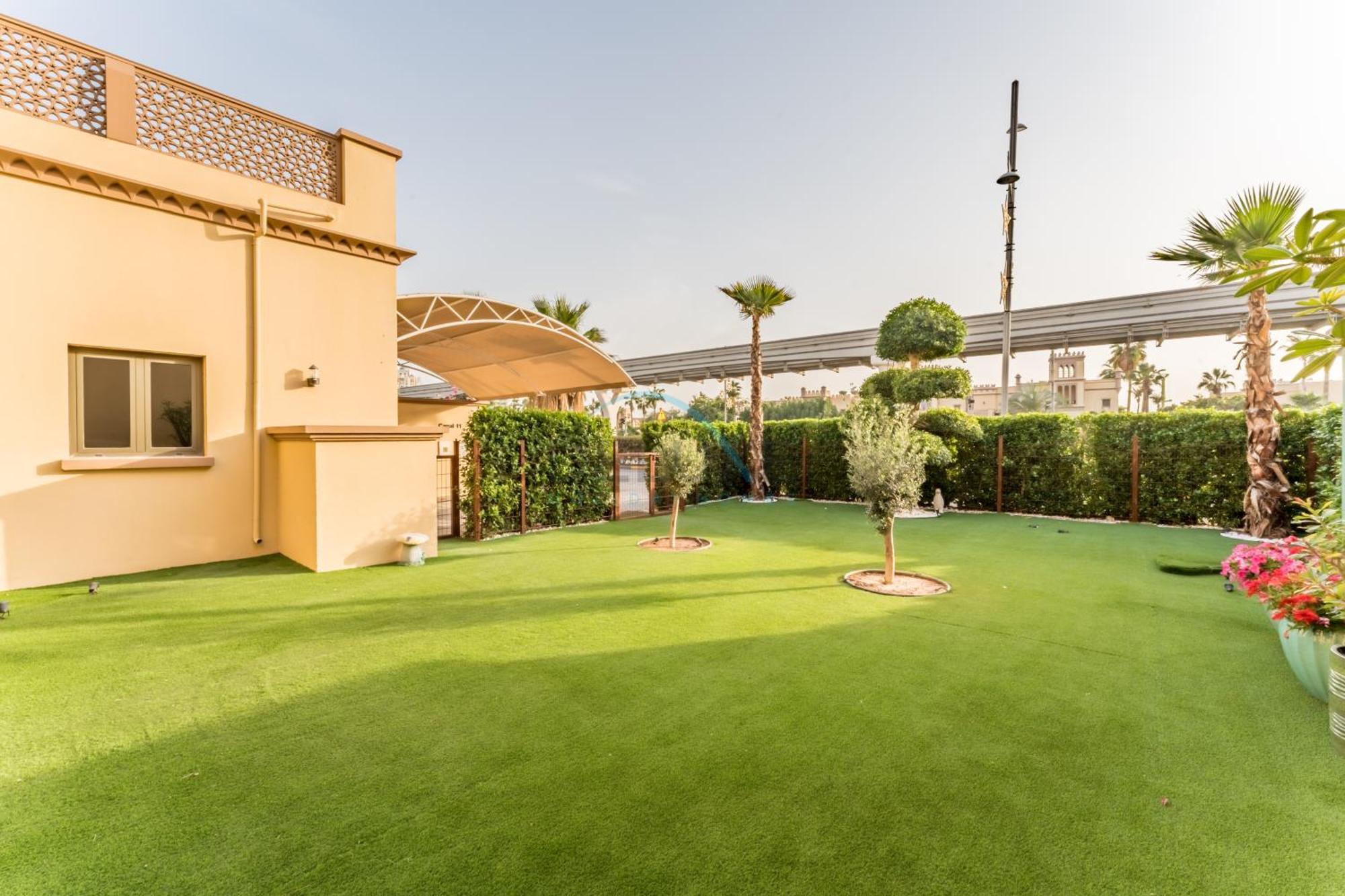 Close To The 4br And Assistant's With Bbq Facility, Canal Cove, Palm Jumeirah By Deluxe Homes Villa