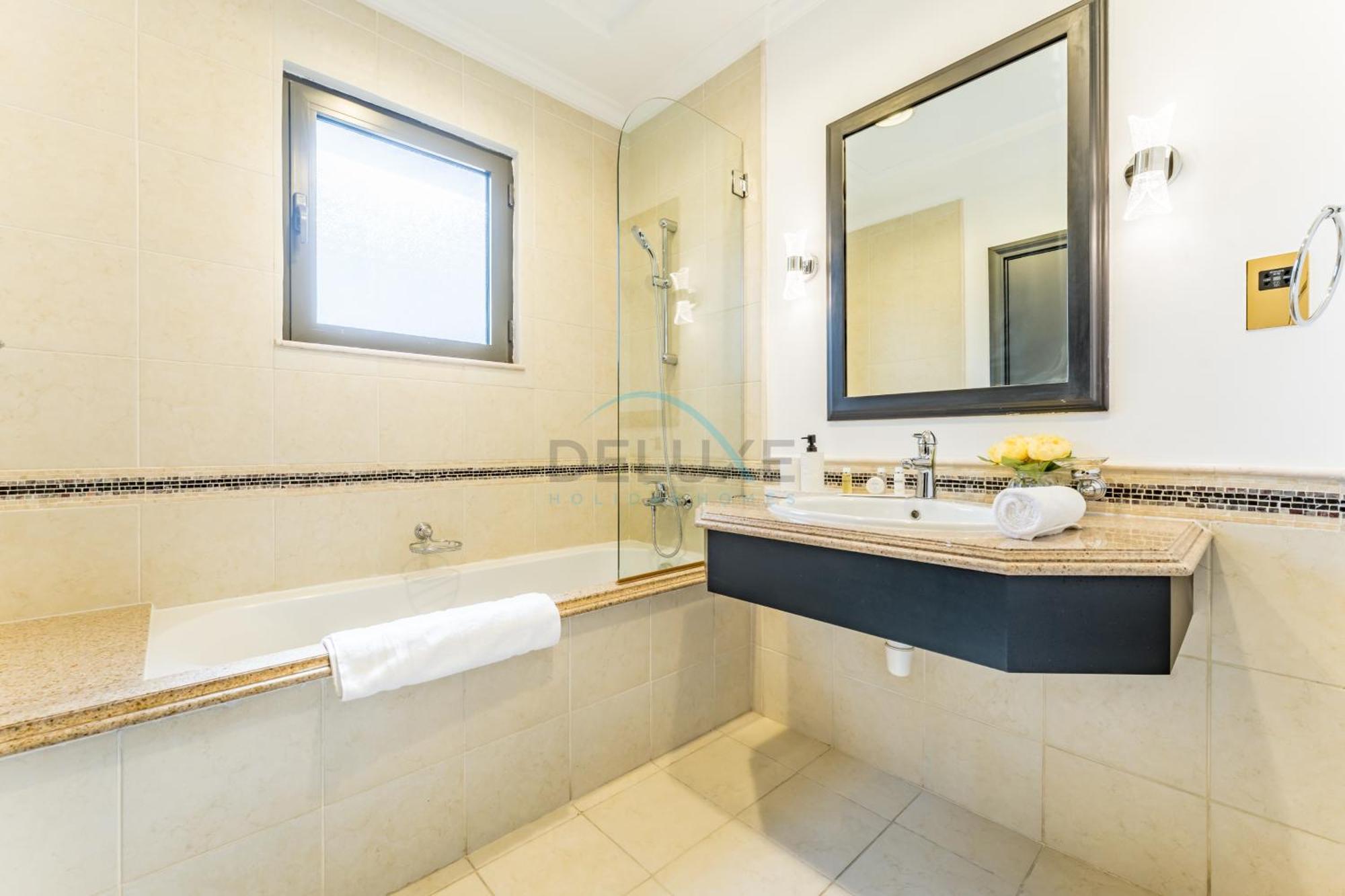 Villa Close To The 4br And Assistant's With Bbq Facility, Canal Cove, Palm Jumeirah By Deluxe Homes