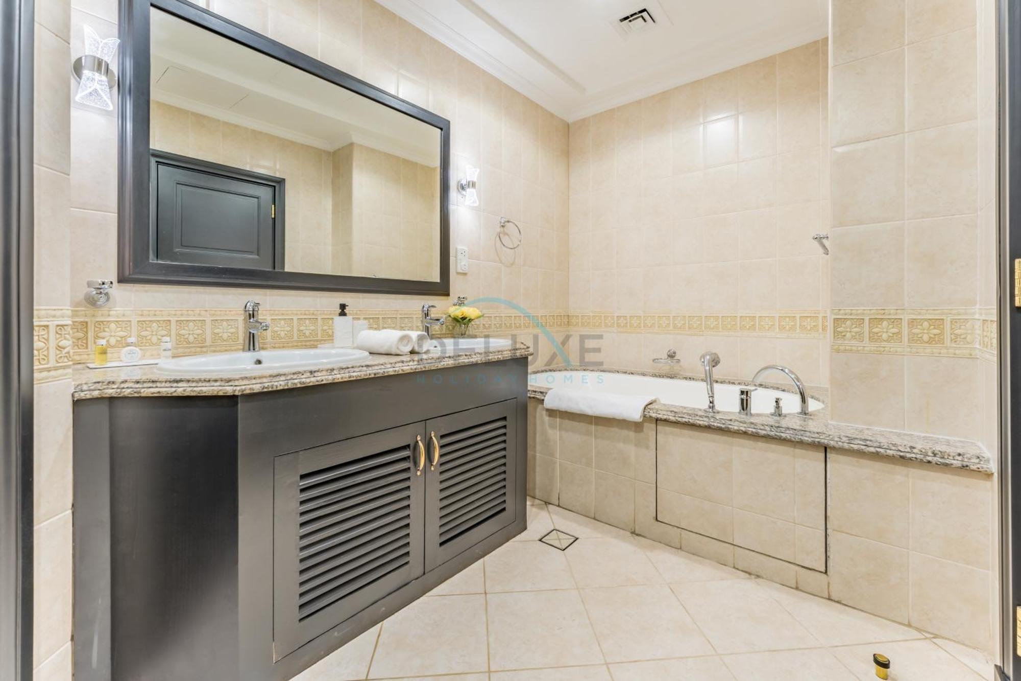 Close To The 4br And Assistant's With Bbq Facility, Canal Cove, Palm Jumeirah By Deluxe Homes Villa
