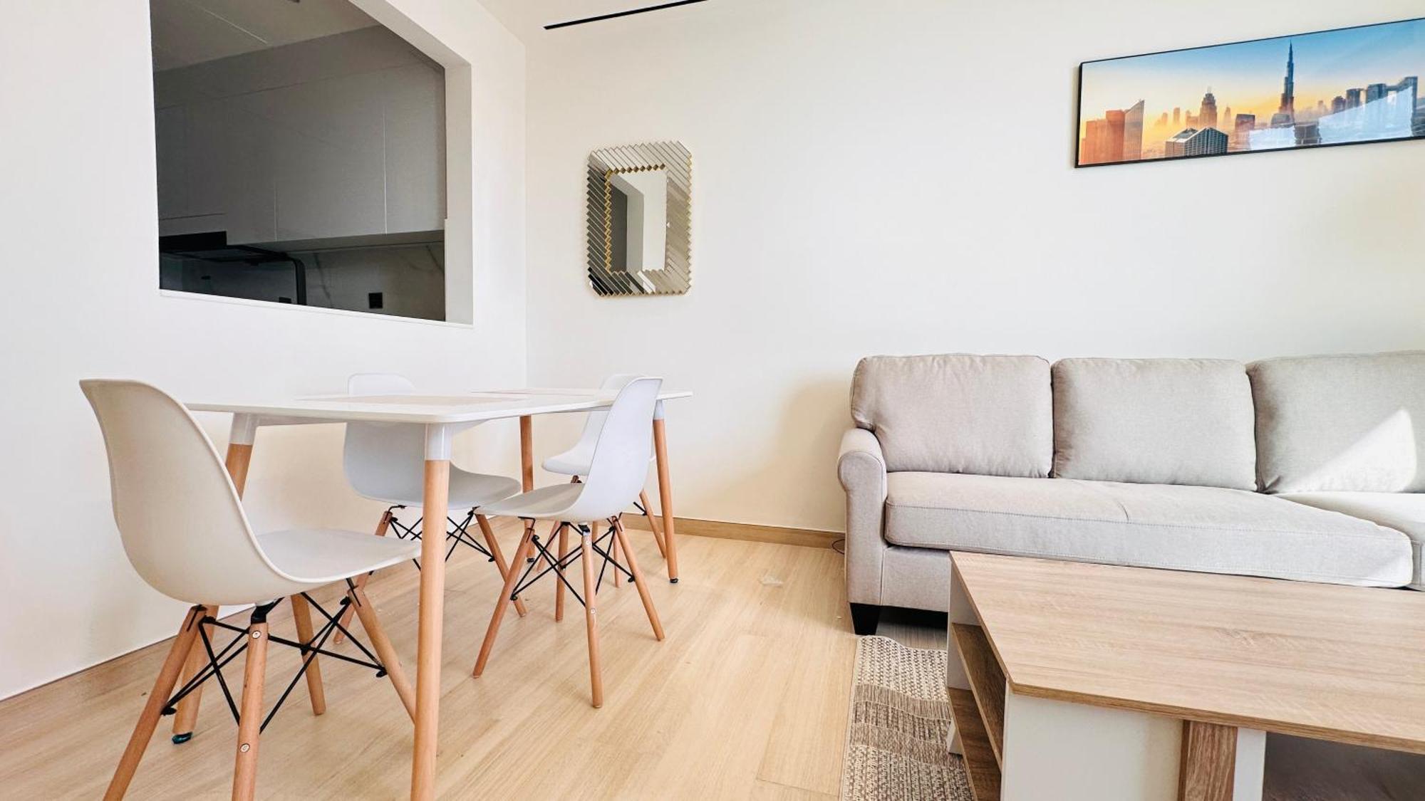 Homestay Oyo 1289 Premium 1bed At Jvc *