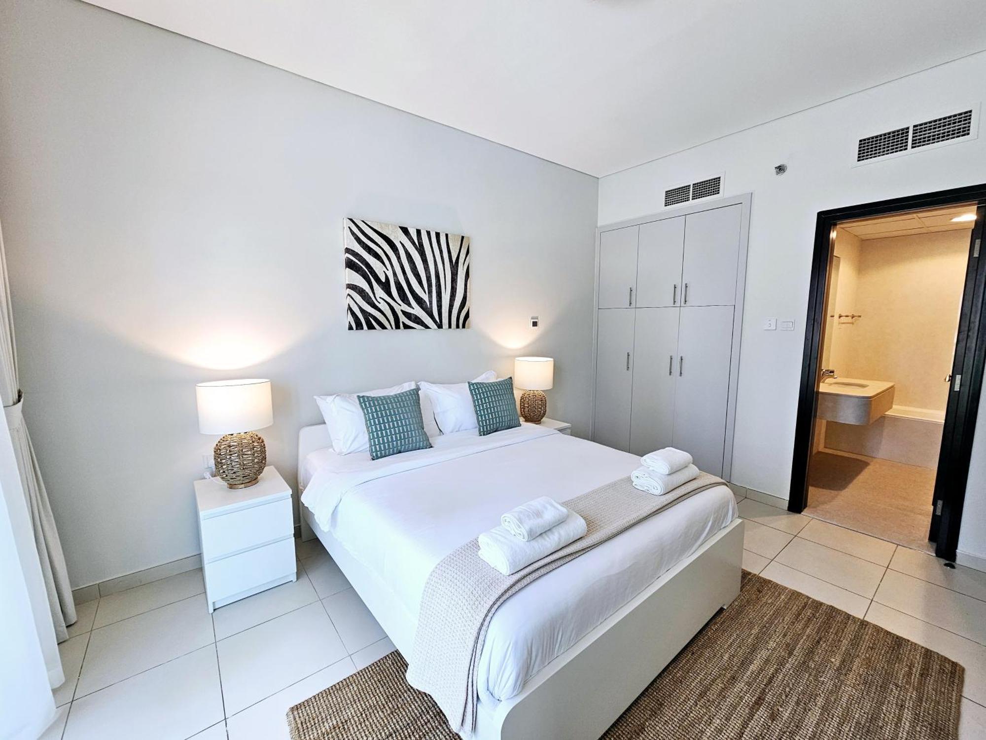 Sunrise Homes - Poolside 1 Bedroom Near Jbr Beach Apartment *