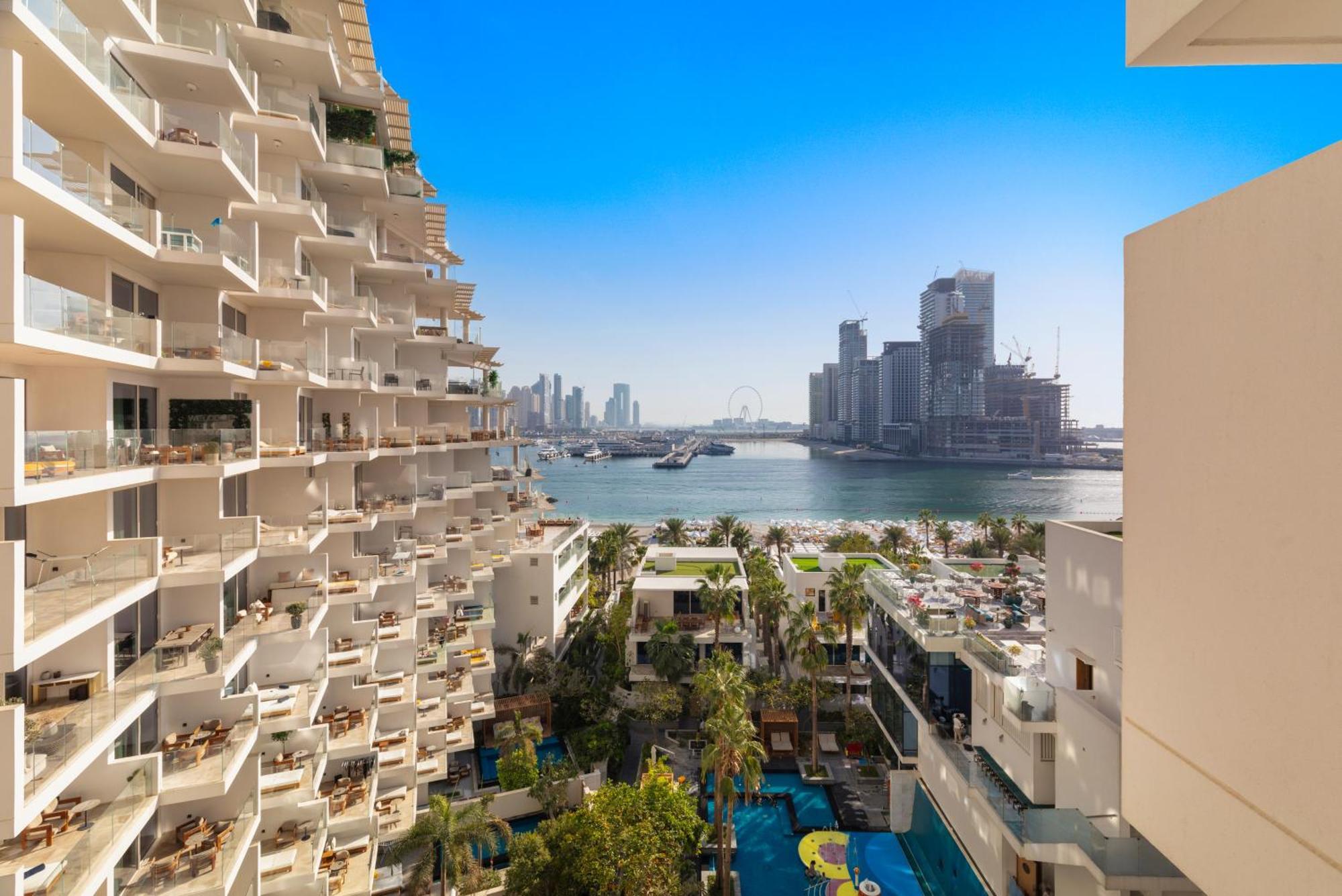 Superluxury In Five Palm, Pool & Access Dubai