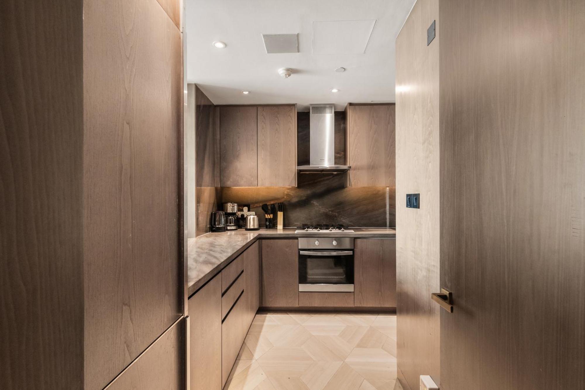 Superluxury In Five Palm, Pool & Access * Dubai