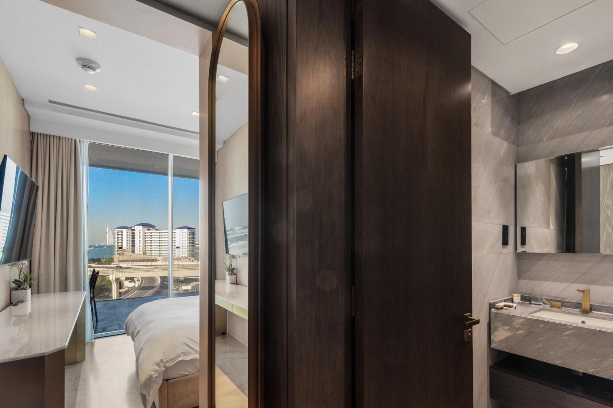 Superluxury In Five Palm, Pool & Access Apartment *