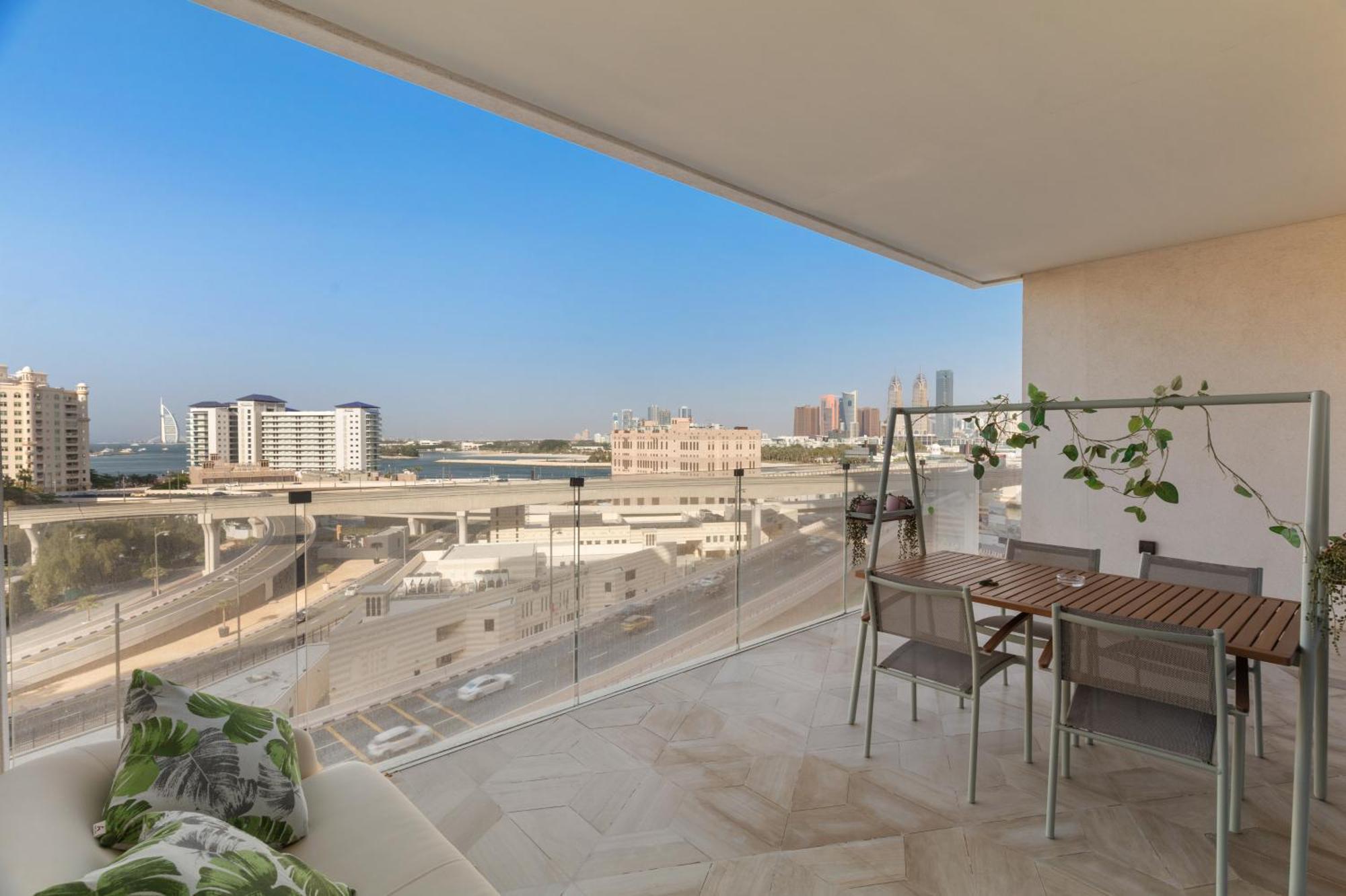 Superluxury In Five Palm, Pool & Access Dubai