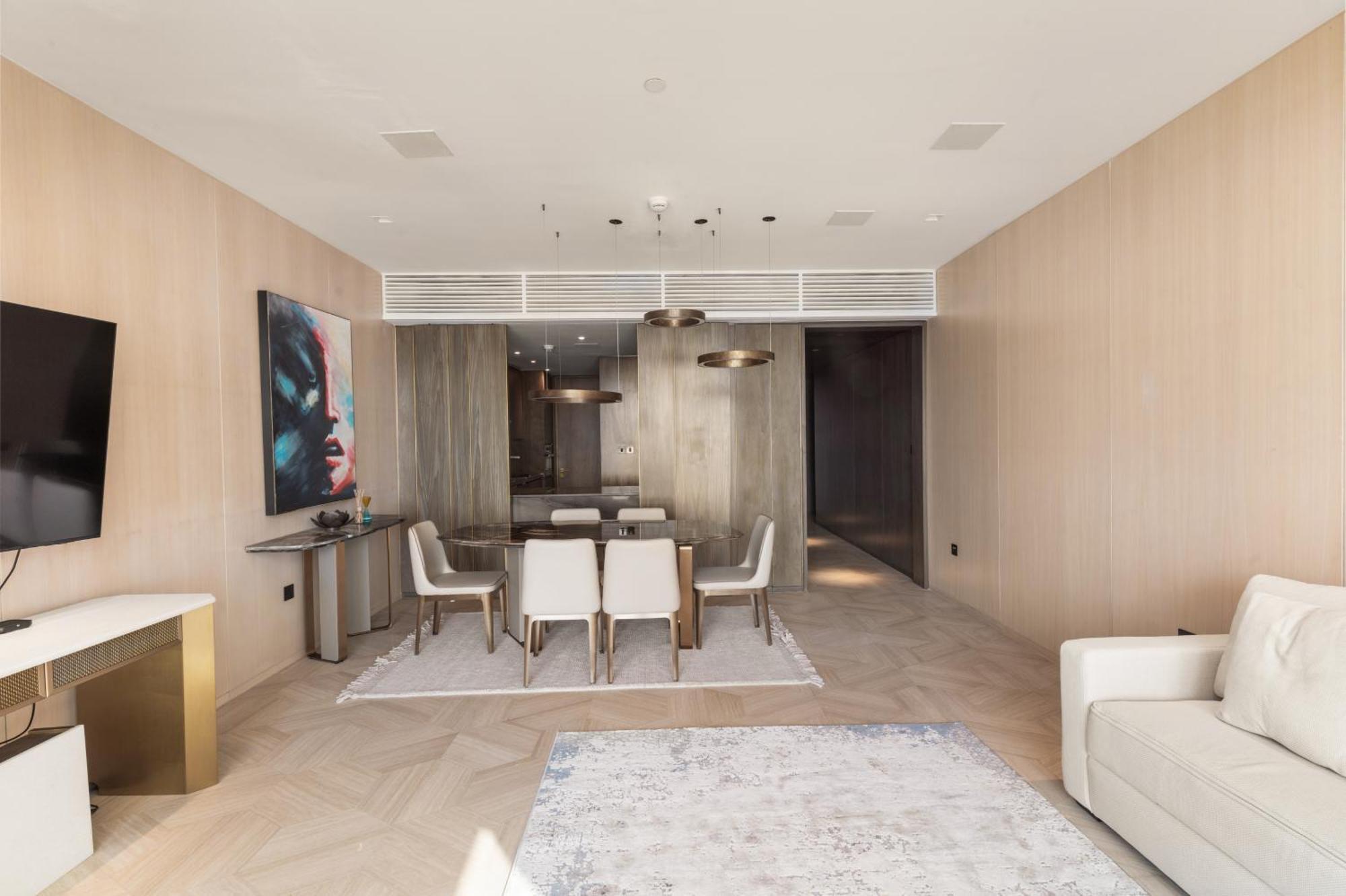 Superluxury In Five Palm, Pool & Access Dubai