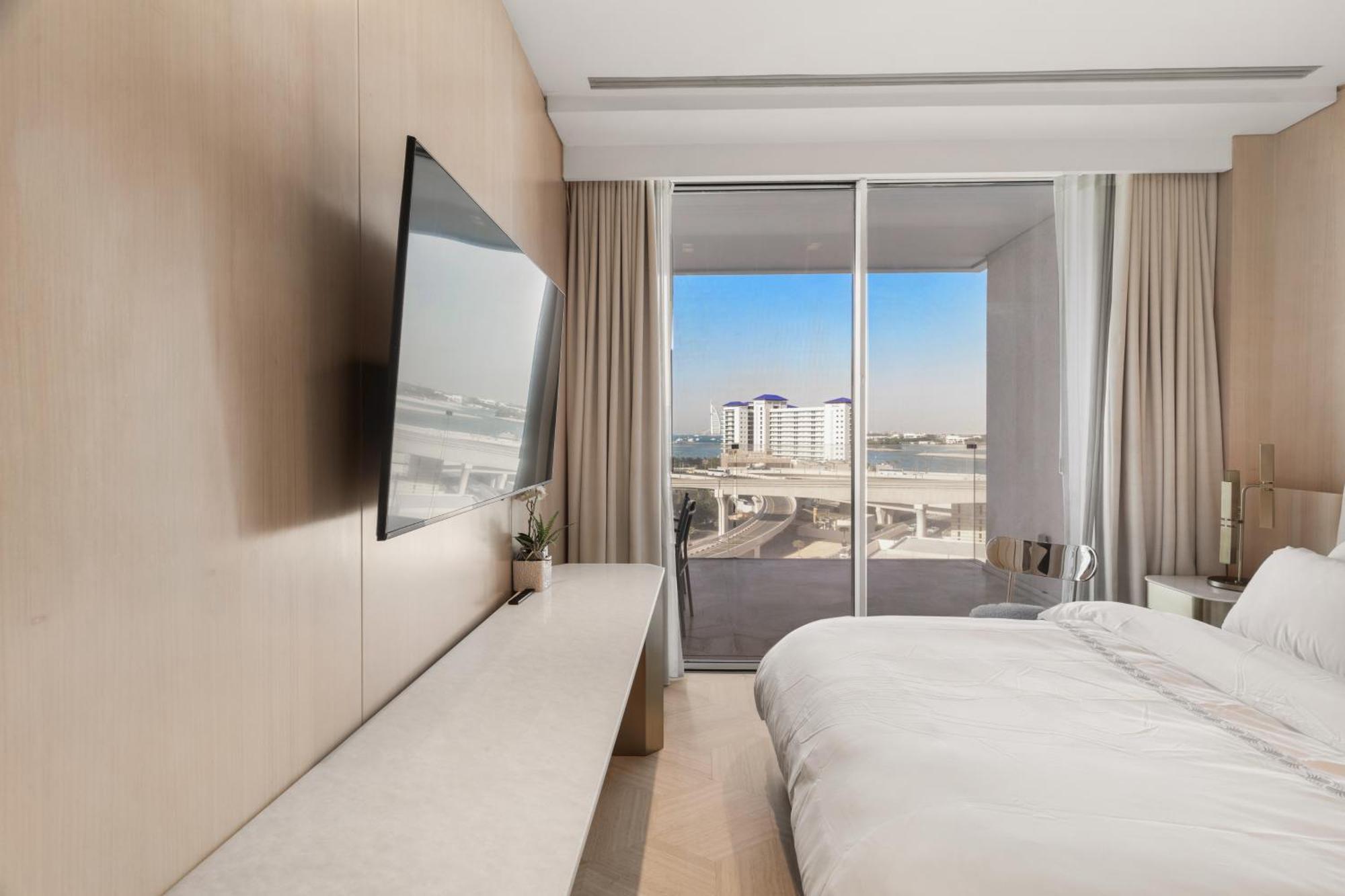 Superluxury In Five Palm, Pool & Access Apartment