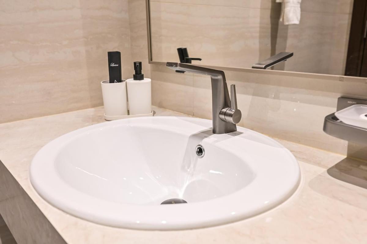 Stunning 1bdr Luxury With Burj Khalifa View Apartment