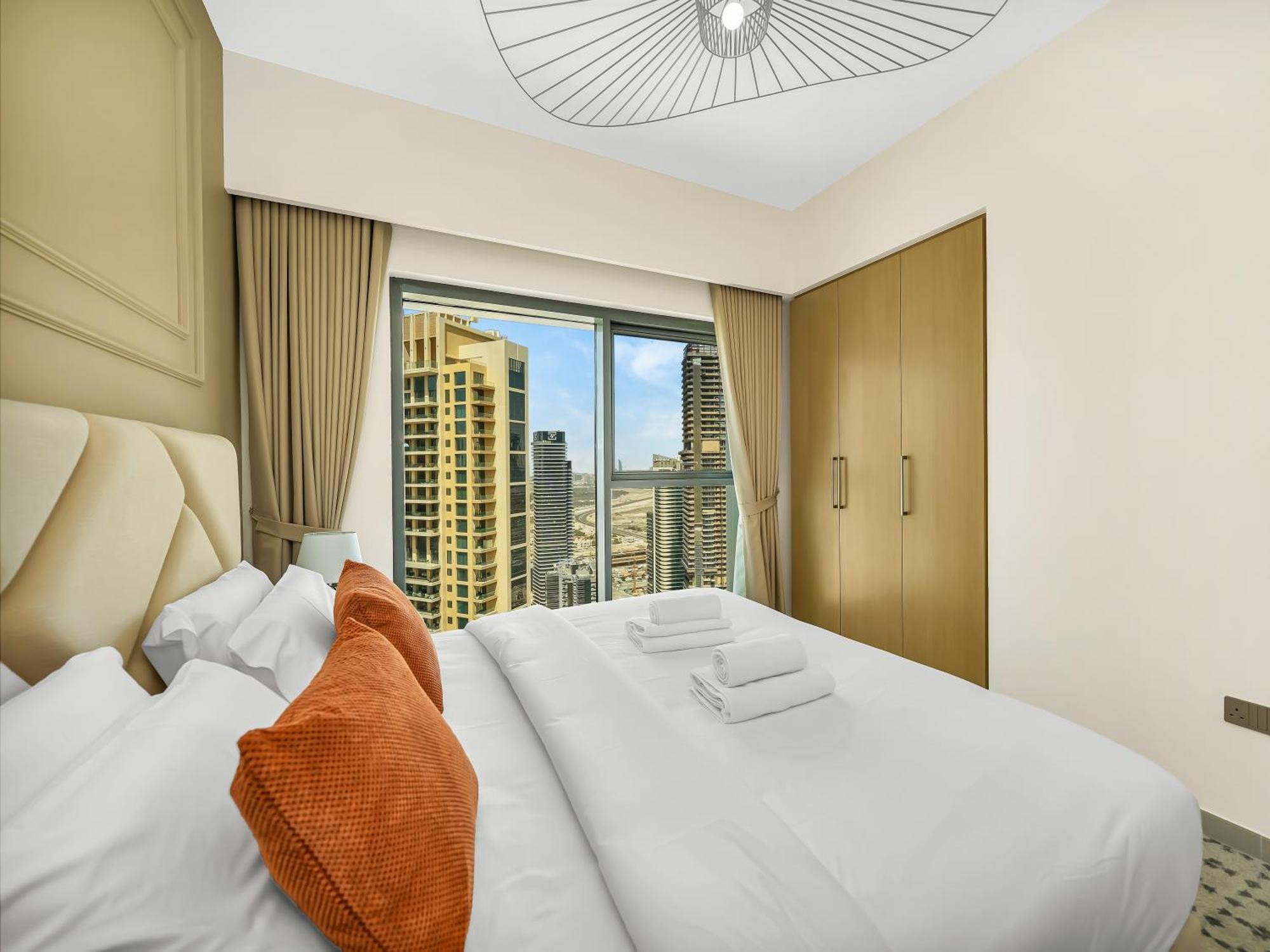 New! Panoramic Burj Khalifa Views At Burj Royale Apartment *