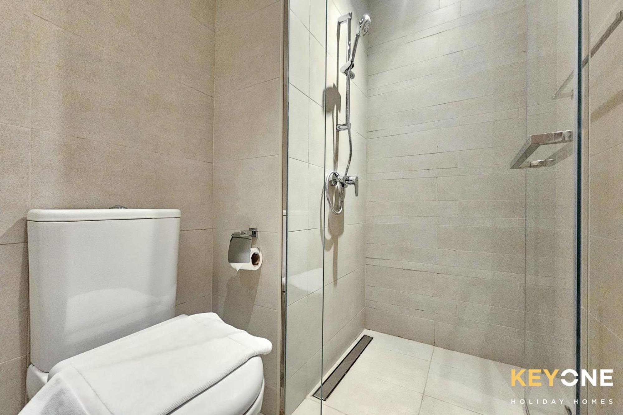 Chic Modern Studio In Azizi Riviera