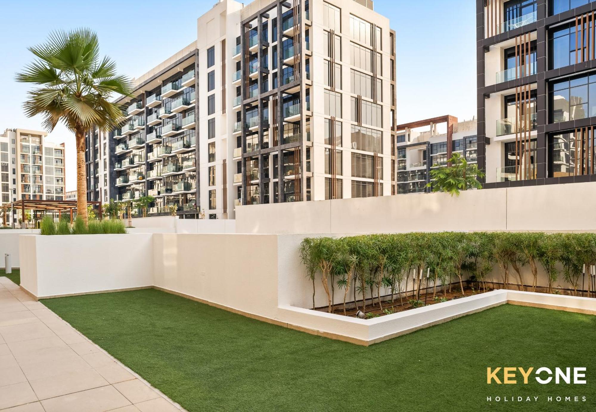 Chic Modern Studio In Azizi Riviera *