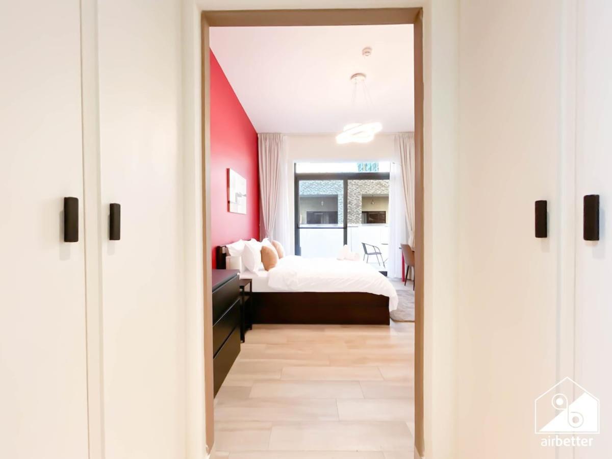 Chic Comfort At Oxford Apartment