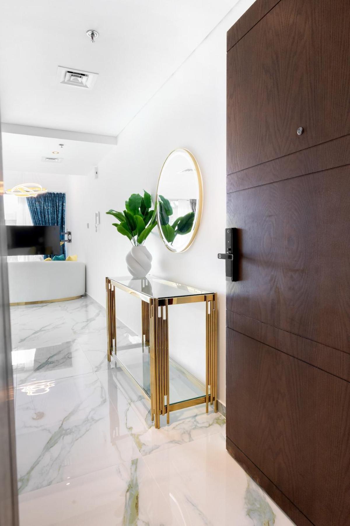 First Class Chic Modern Urban Escape *