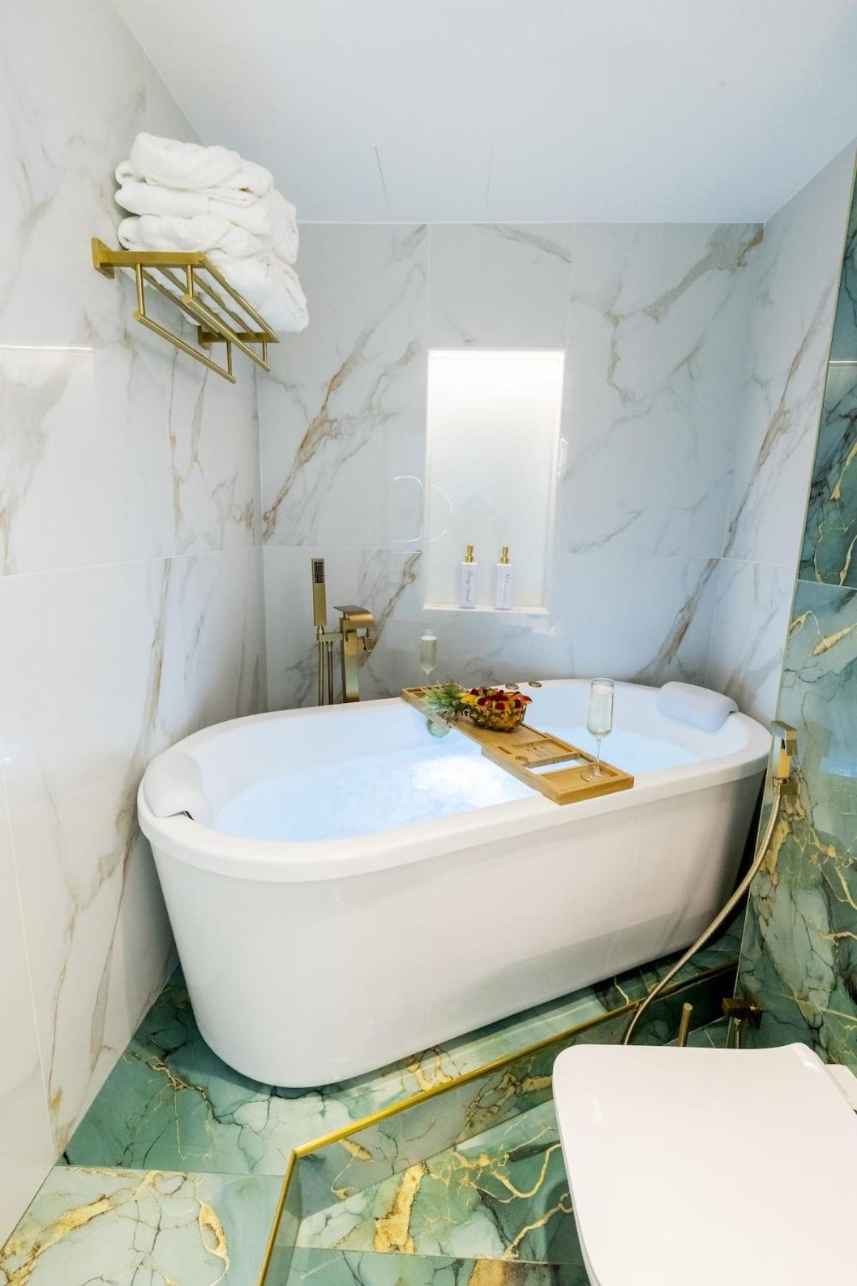 First Class Chic Modern Urban Escape