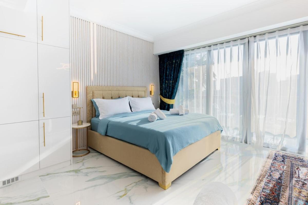 First Class Chic Modern Urban Escape Apartment Dubai