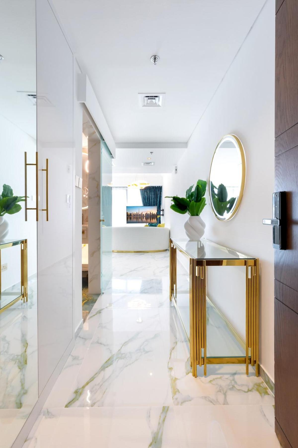 First Class Chic Modern Urban Escape Dubai