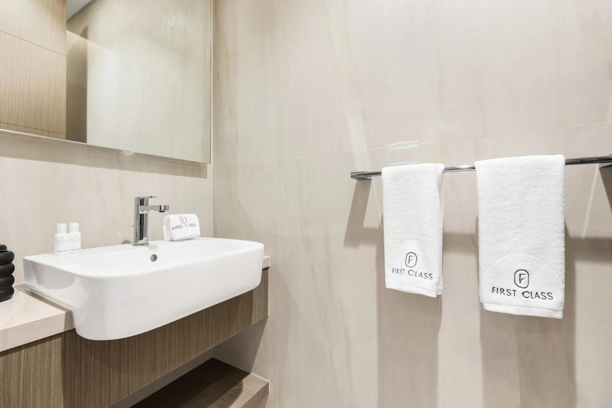 First Class 1br Unmatched Burj Khalifa Views Apartment Dubai