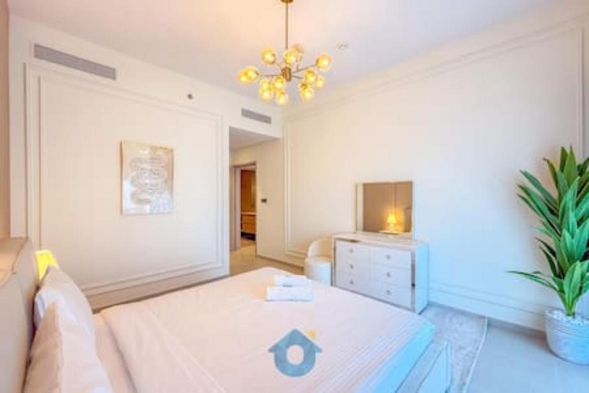 5605gr Classic Two Bedroom With Burj Khalifa View Dubai