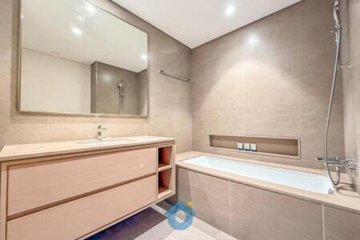 5601gr Elegant Two Bedroom In Downtown *