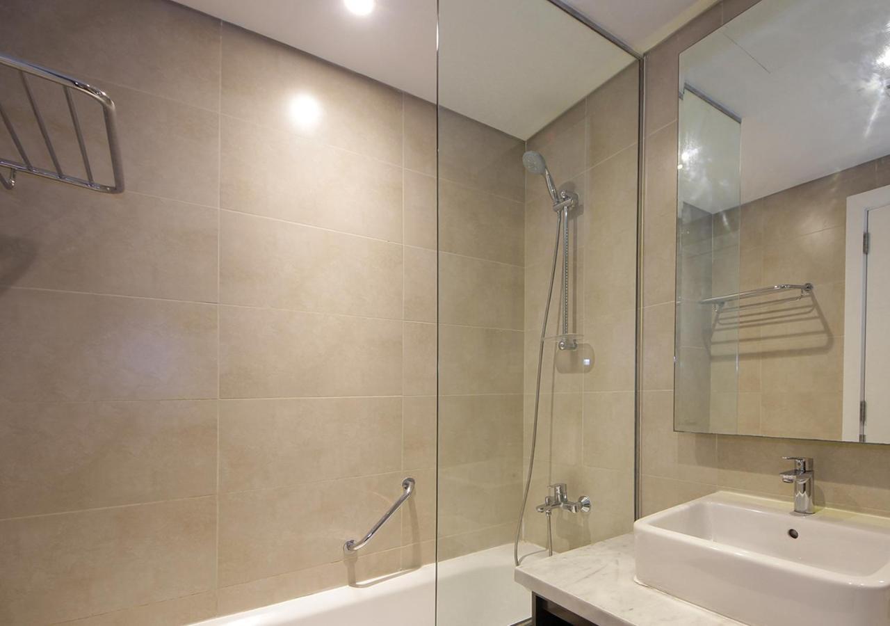 Stunning Pool View Damac Prive, Business Bay Apartment