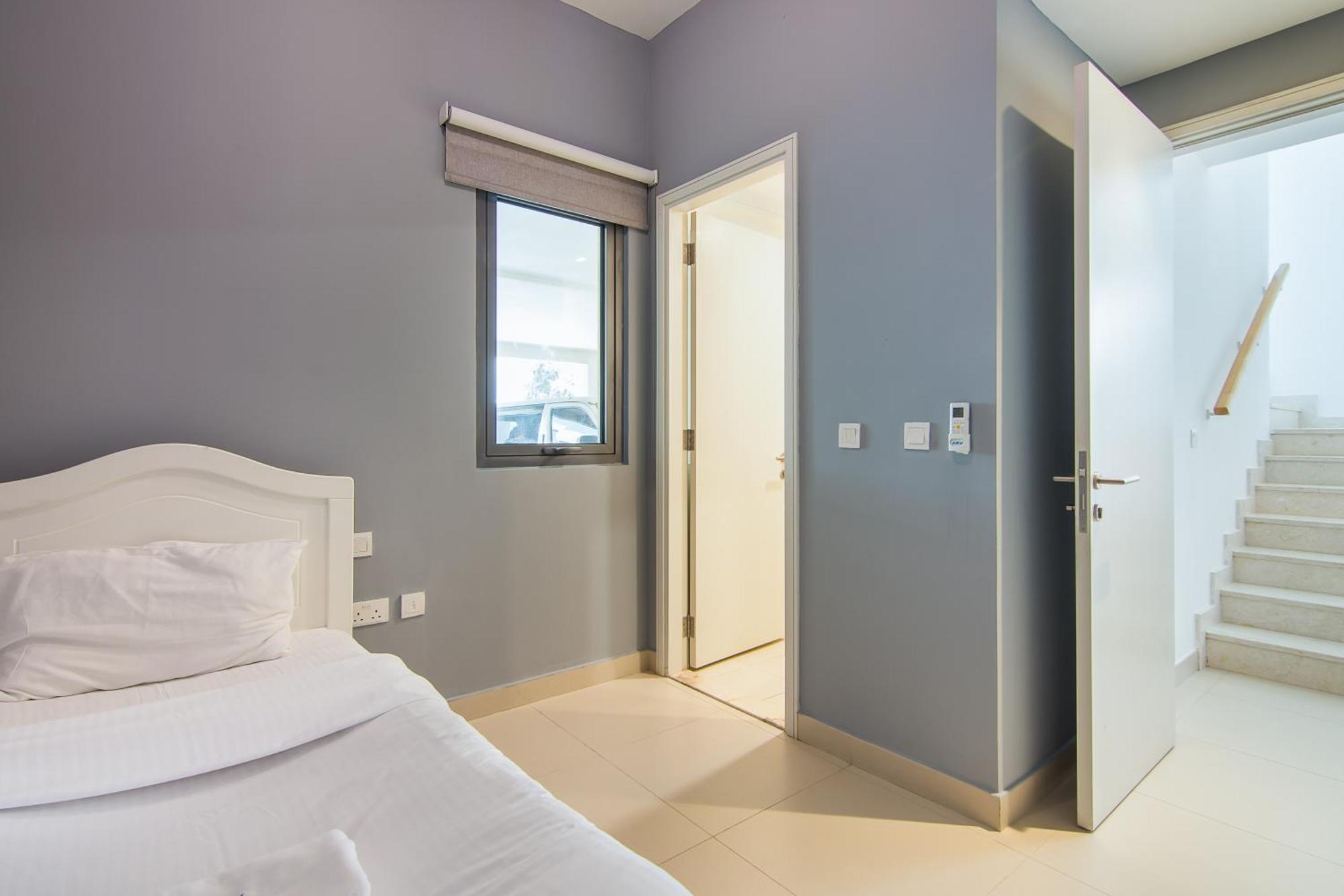 Elegant 4 Bedrooms Maid In The Heart Of Hills Dubai
