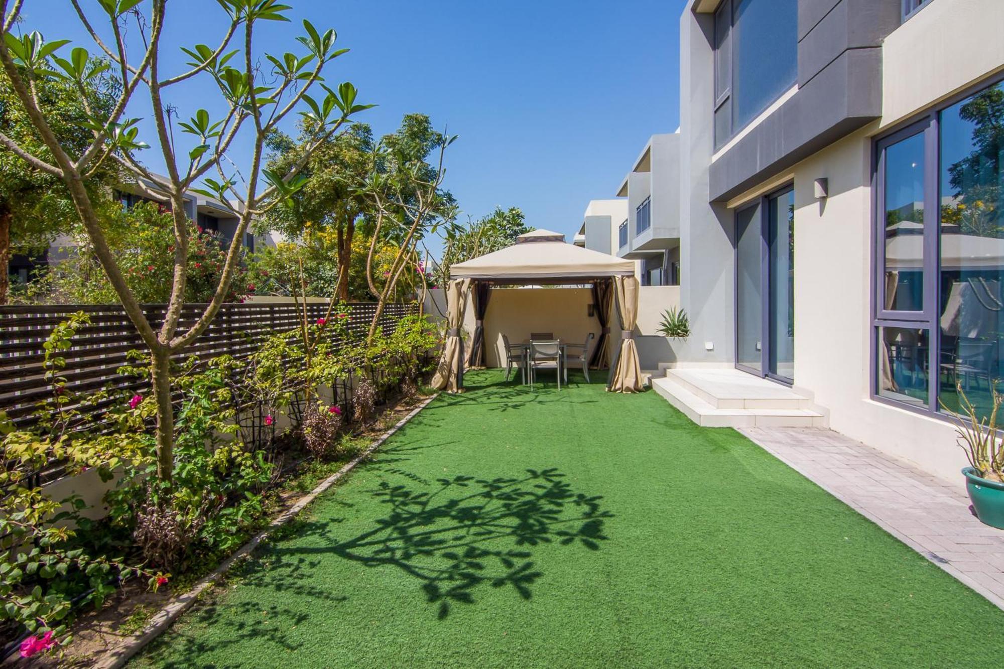 Elegant 4 Bedrooms Maid In The Heart Of Hills * Dubai