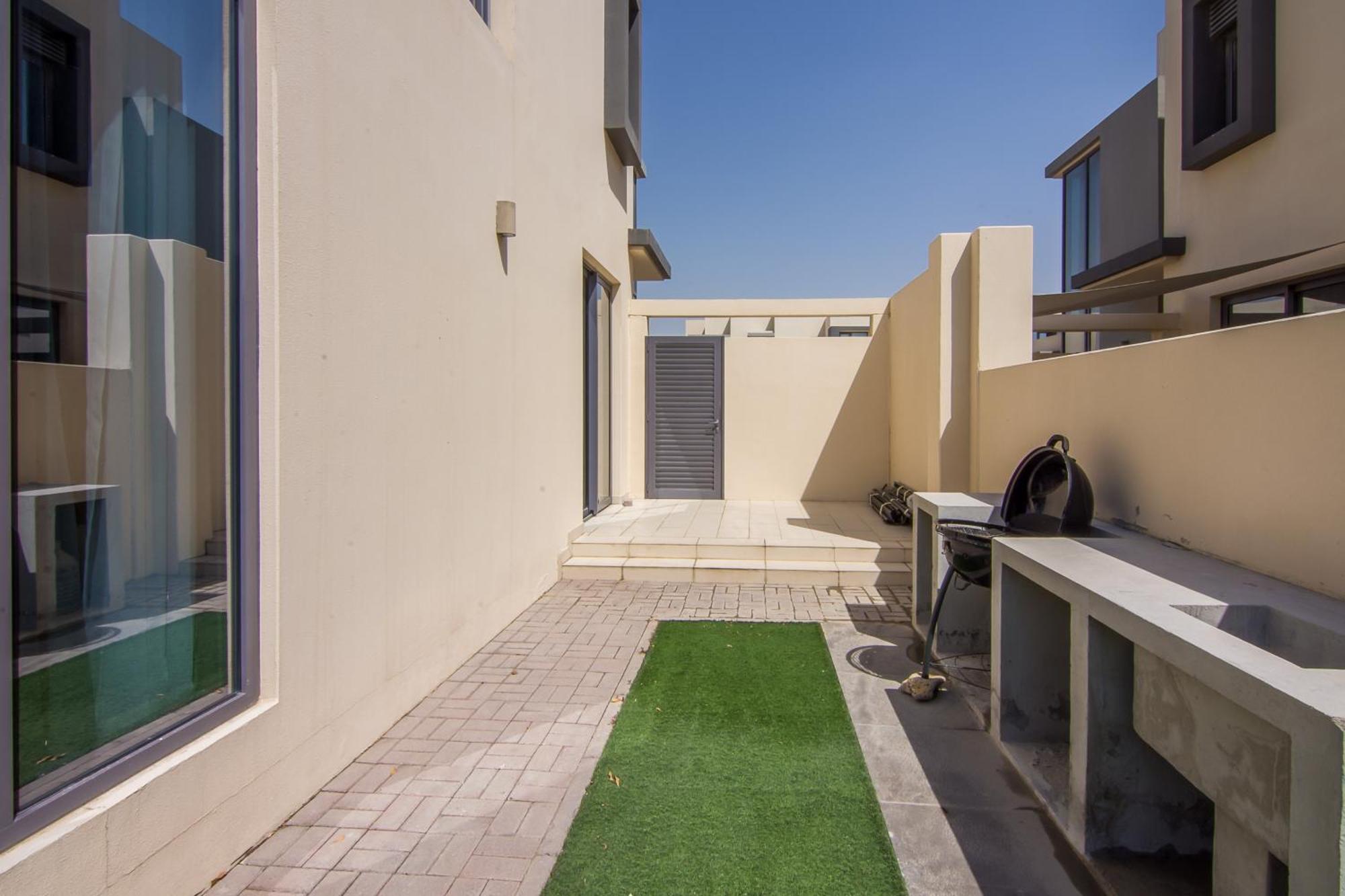 Elegant 4 Bedrooms Maid In The Heart Of Hills *