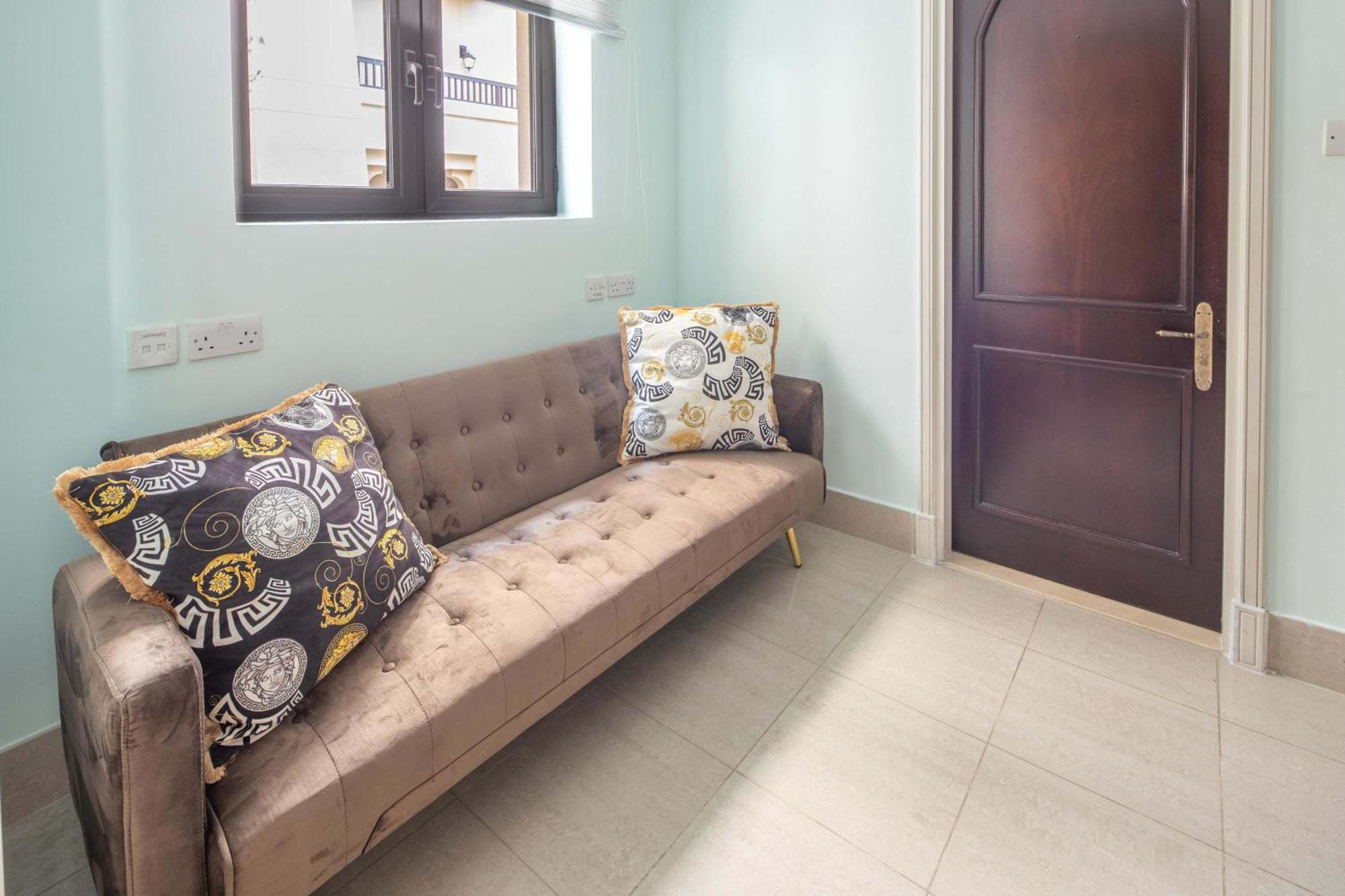 Frank Porter - Tejar Tower Apartment