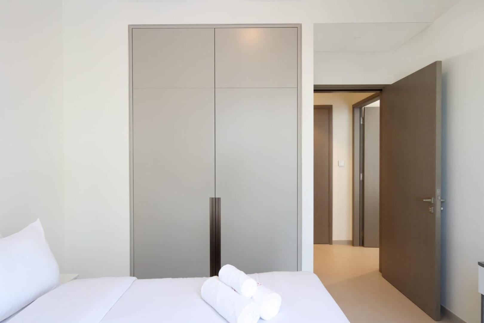 Livbnb-modern 2br With Partial Burj Khalifa View Apartment *