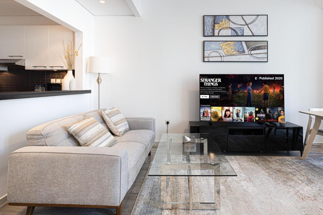 Apartment Waterfront Studio, Perfectly Located In Marina *