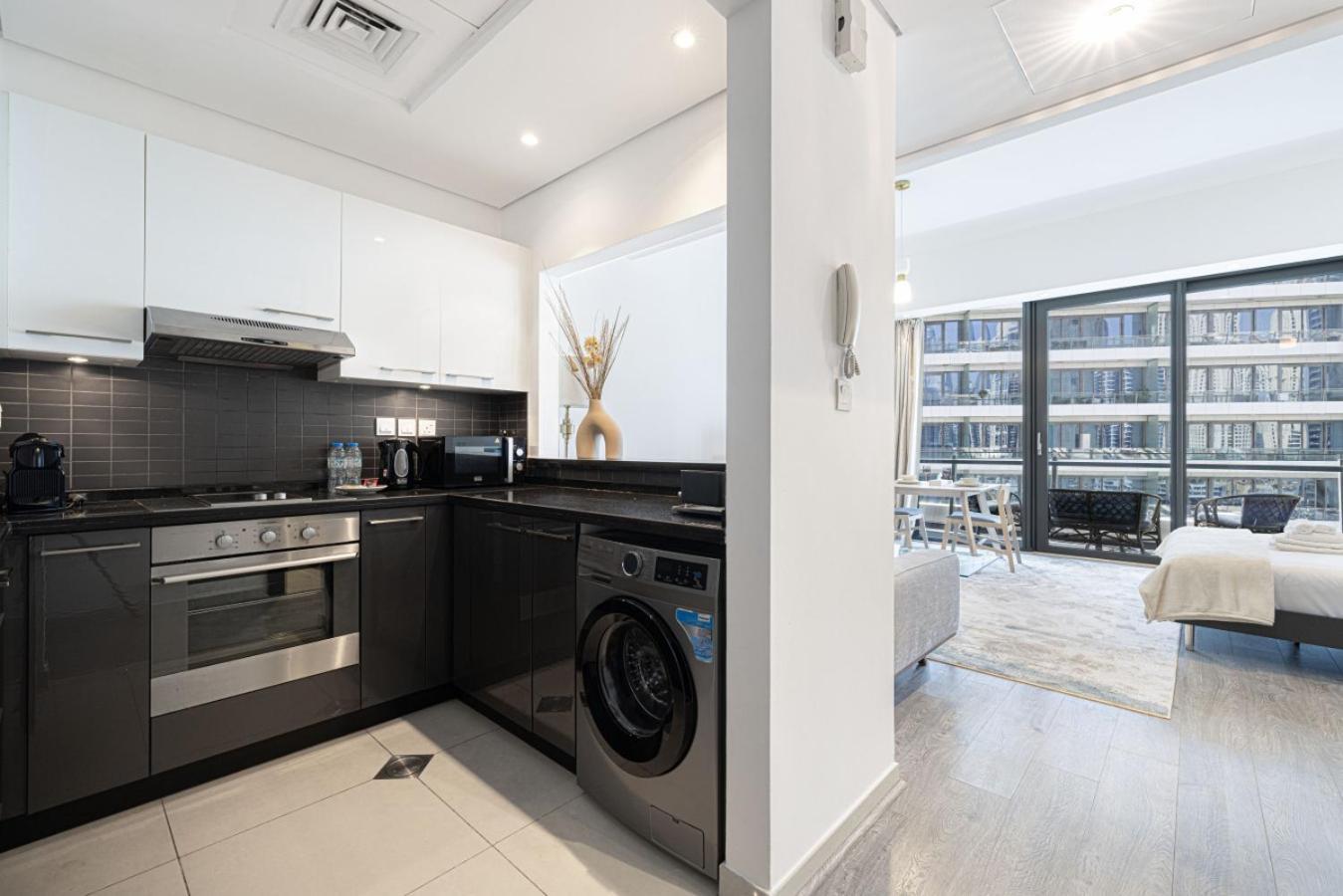Waterfront Studio, Perfectly Located In Marina Apartment Dubai