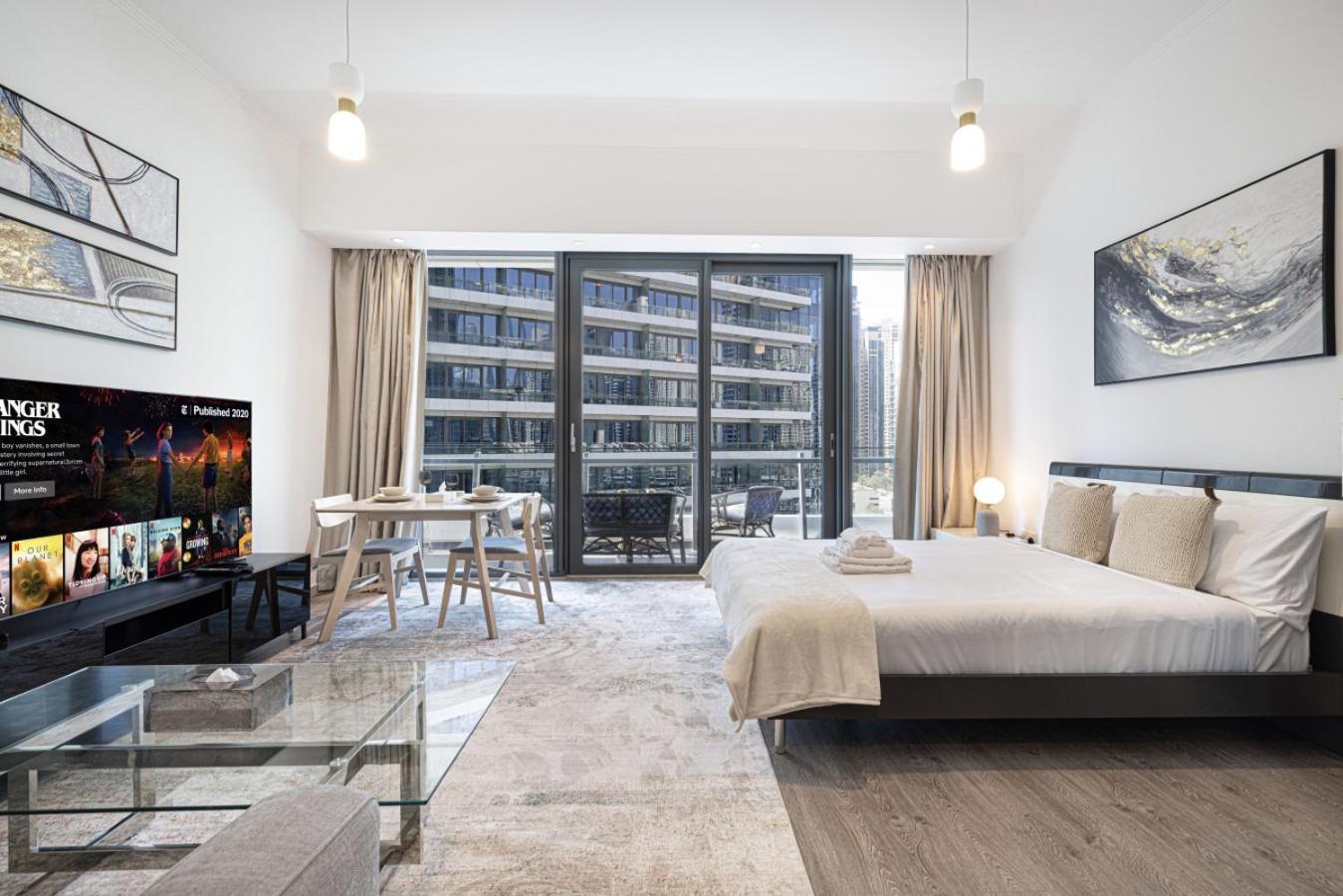 Waterfront Studio, Perfectly Located In Marina