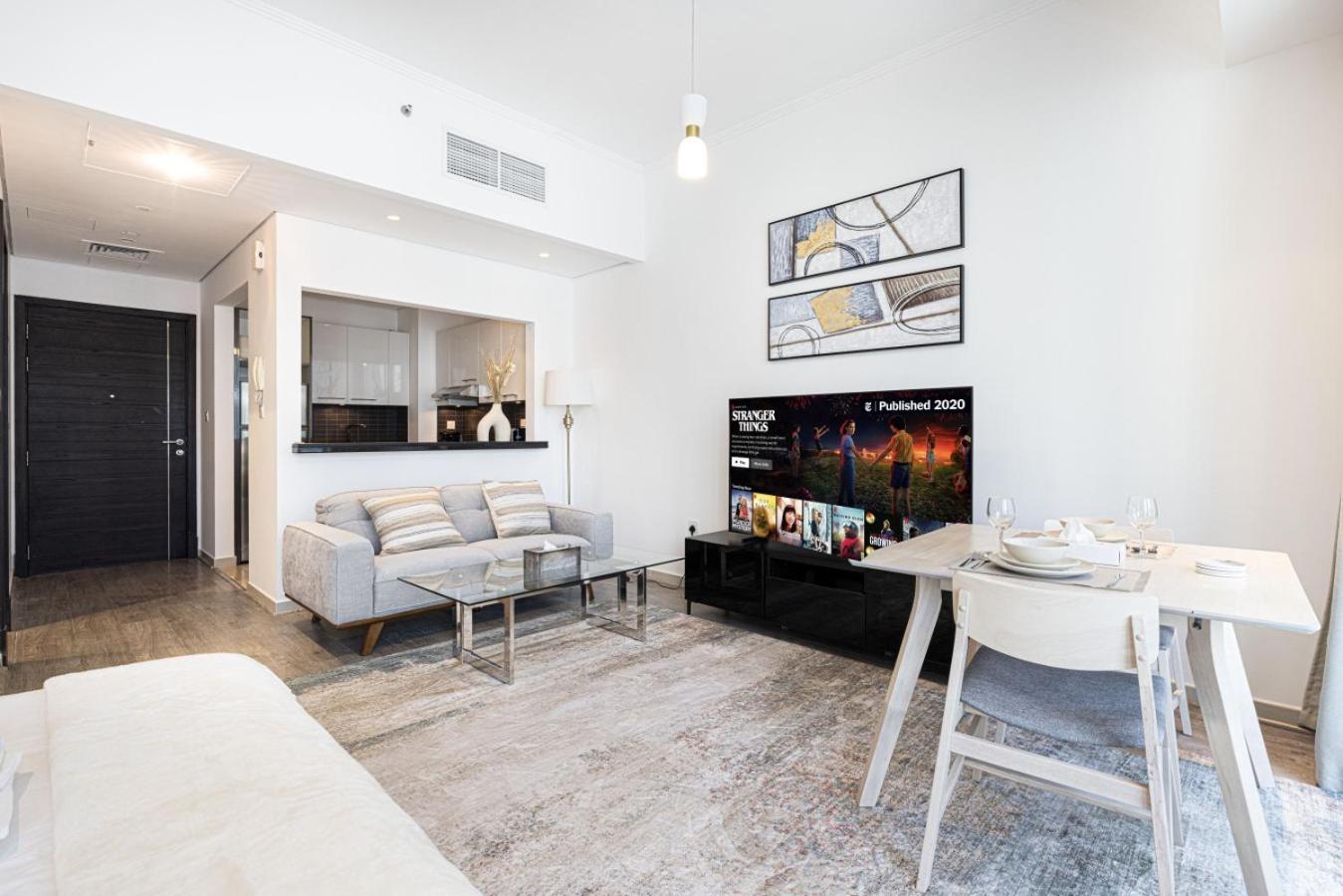 Apartment Waterfront Studio, Perfectly Located In Marina *