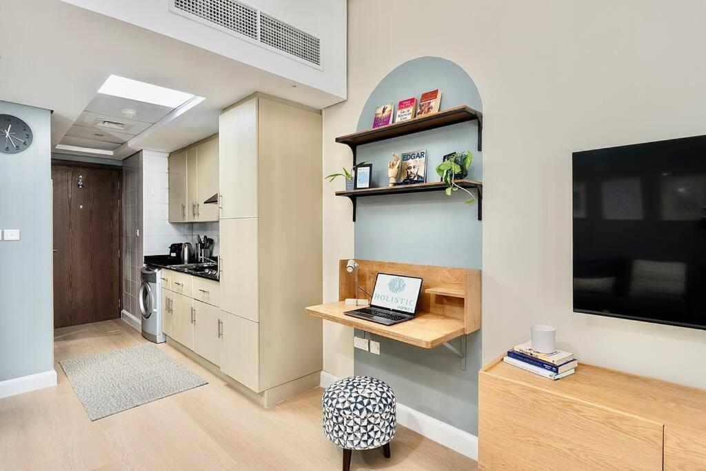 Renovated Terrace Jlt Next To Metro! Apartment