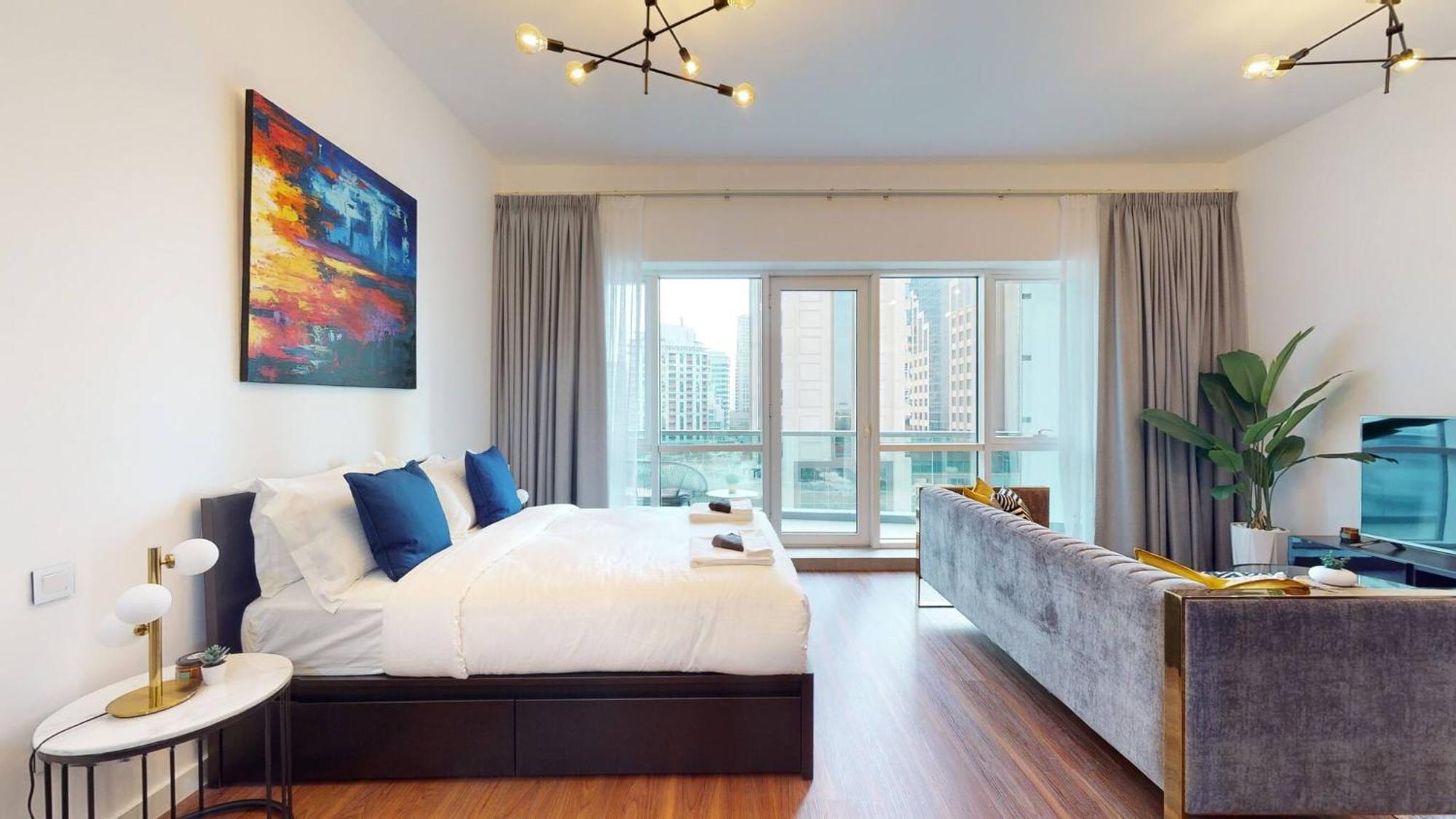 Spacious Luxe Near Metro Apartment Dubai
