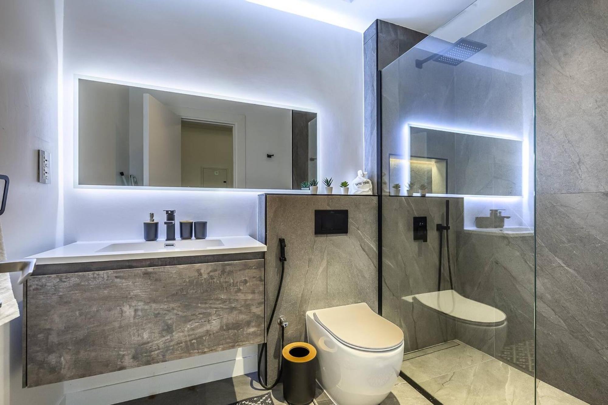 Apartment Spacious Luxe Near Metro *