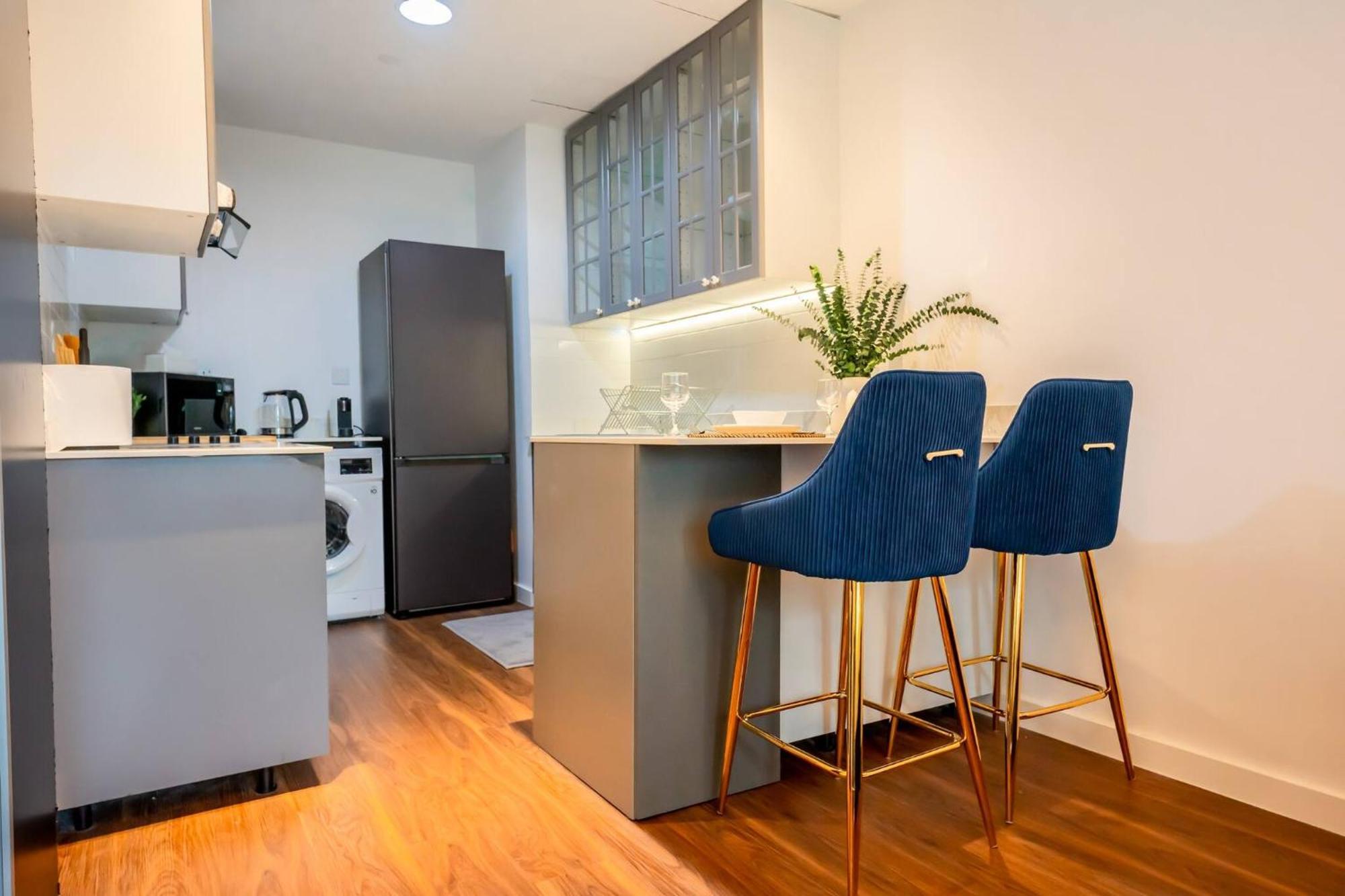 Apartment Spacious Luxe Near Metro