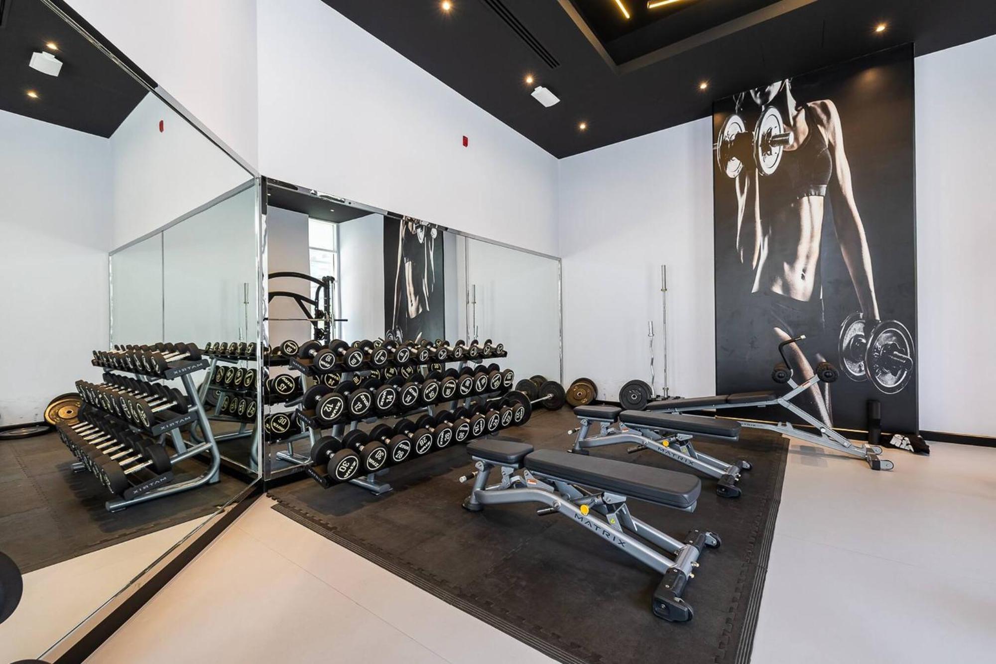 Spacious Luxe Near Metro