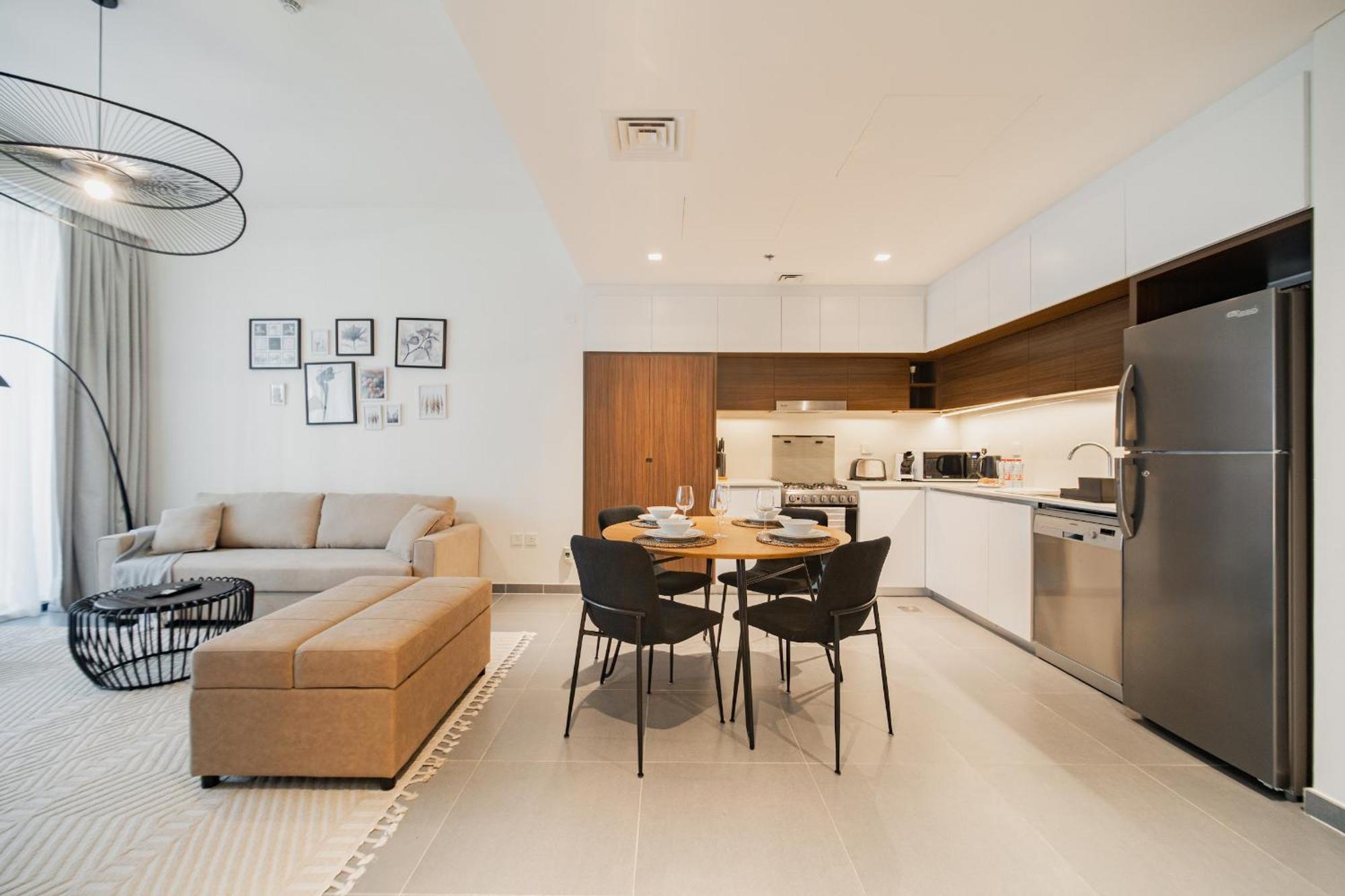 Waterfront 1br With Infinity Pool In Creek Edge T1 Dubai
