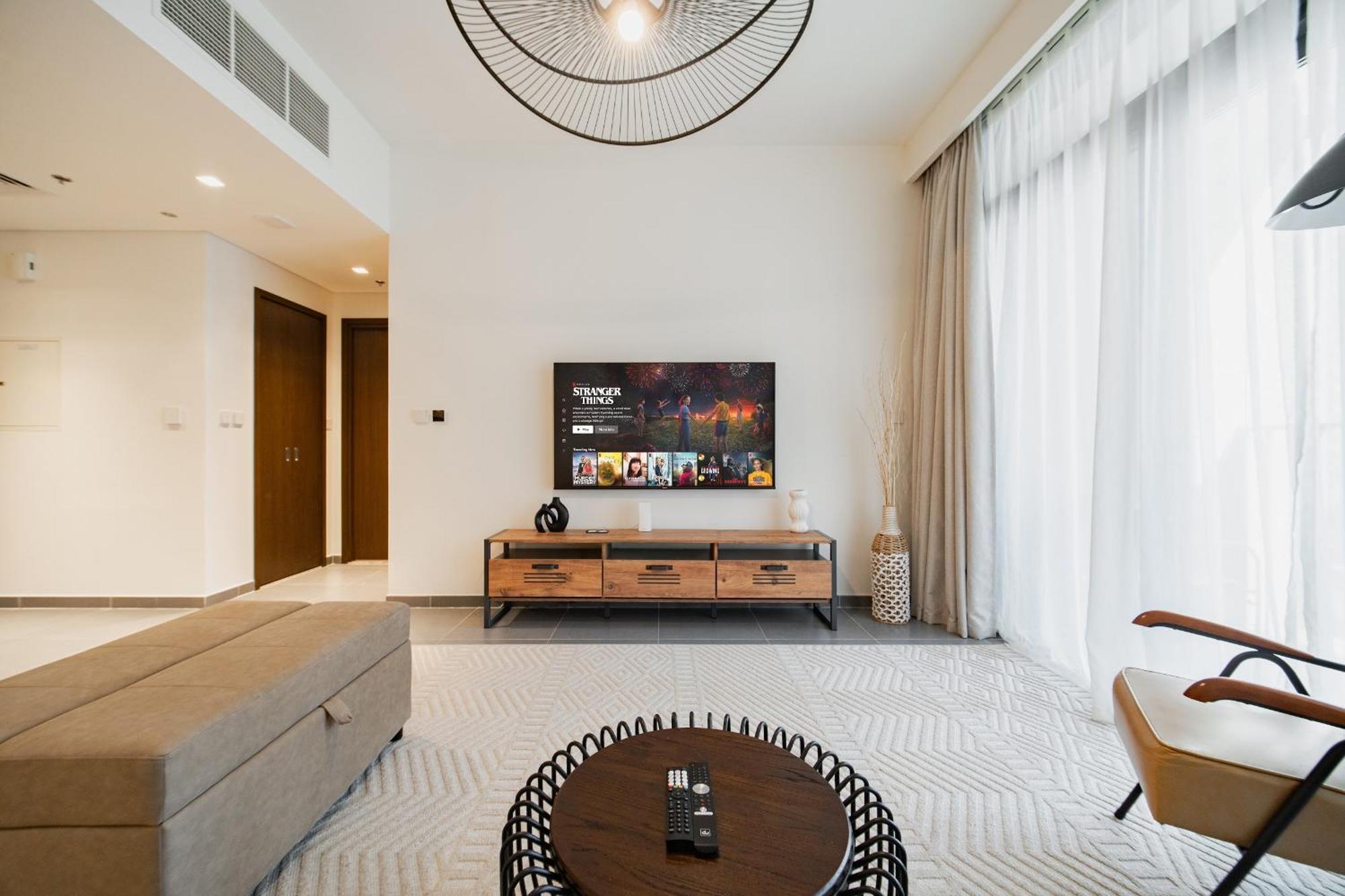 Apartment Waterfront 1br With Infinity Pool In Creek Edge T1