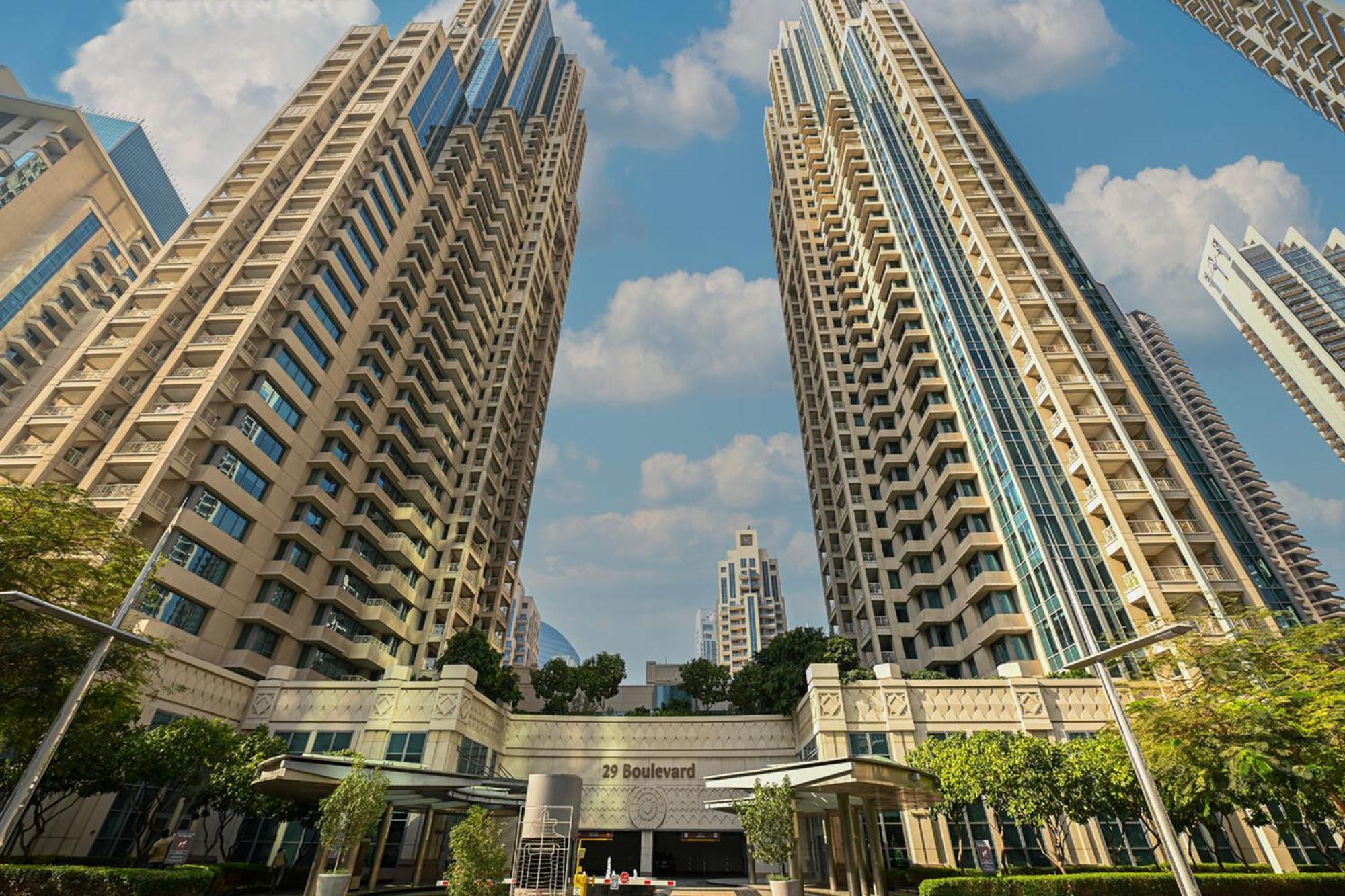 Vserve - 1 Bedroom Spacious Majestic Burj Khalifa View Apartment