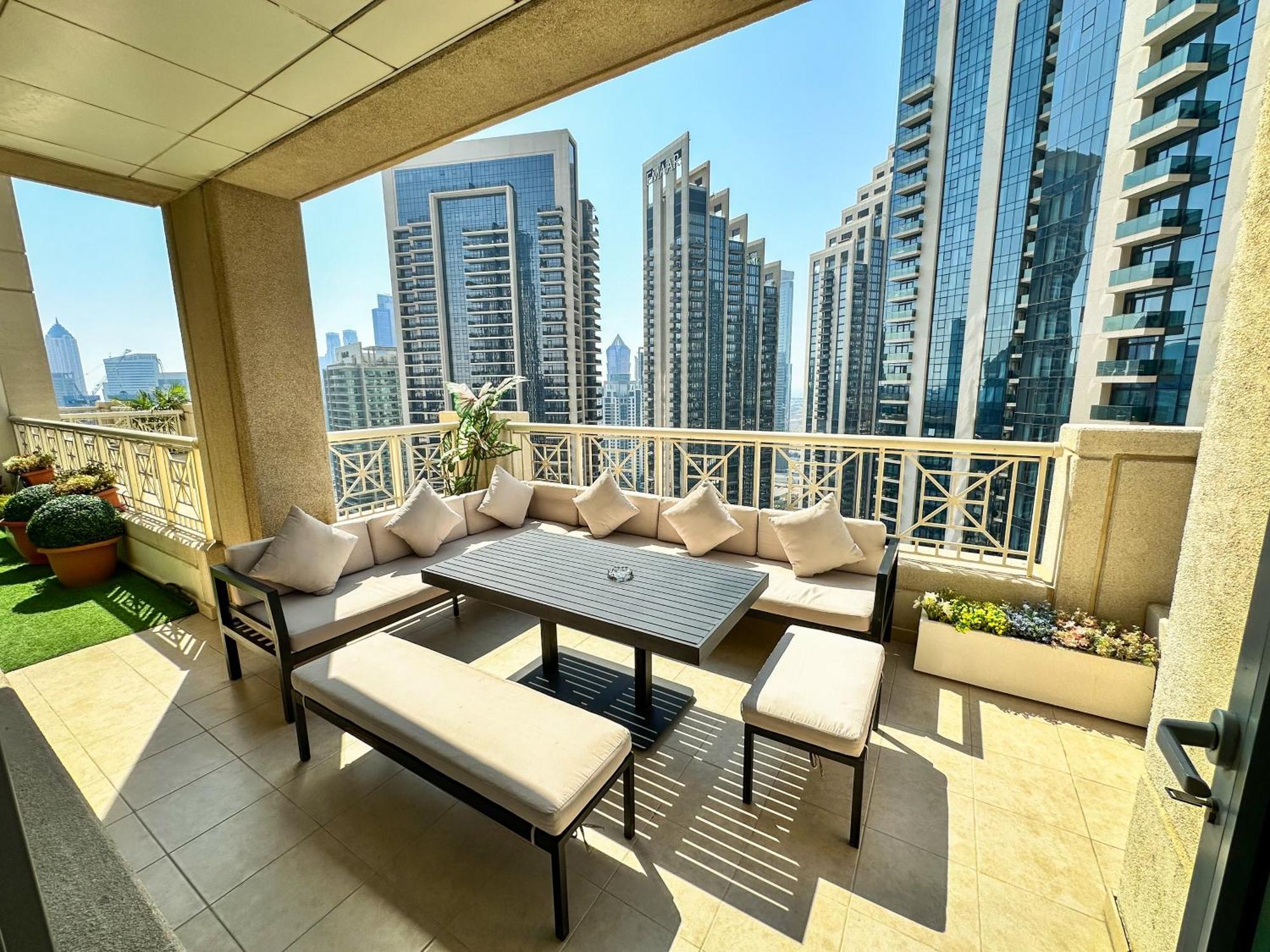 Apartment Vserve - 1 Bedroom Spacious Majestic Burj Khalifa View Dubai