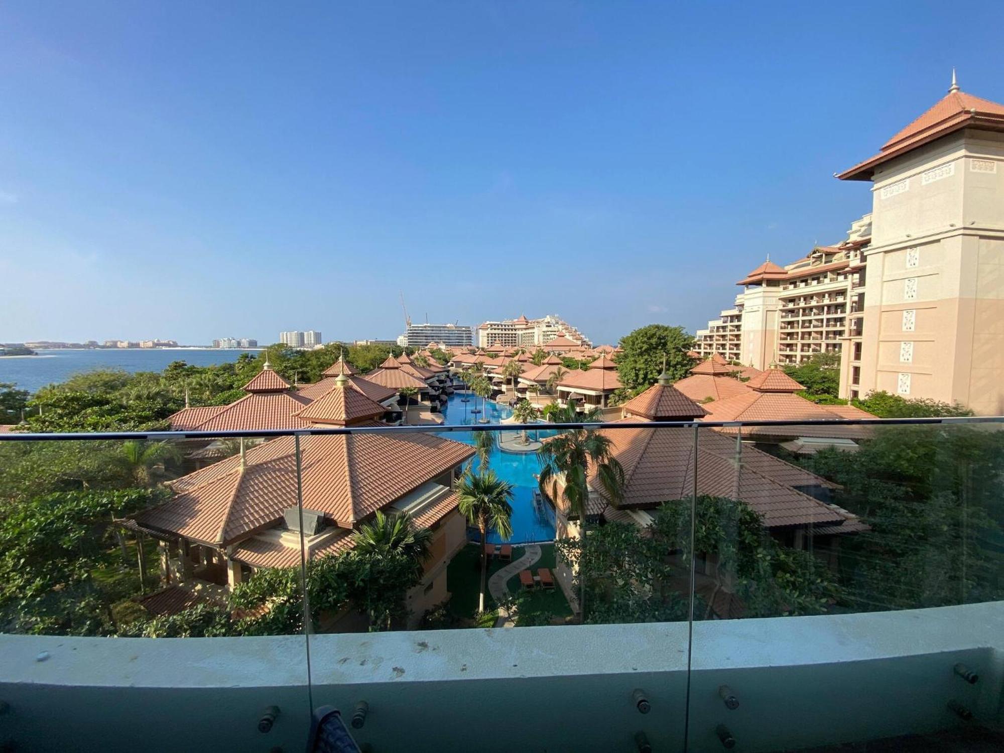 Apartment Spacious In Palm Jumeriah With Access To Private Dubai