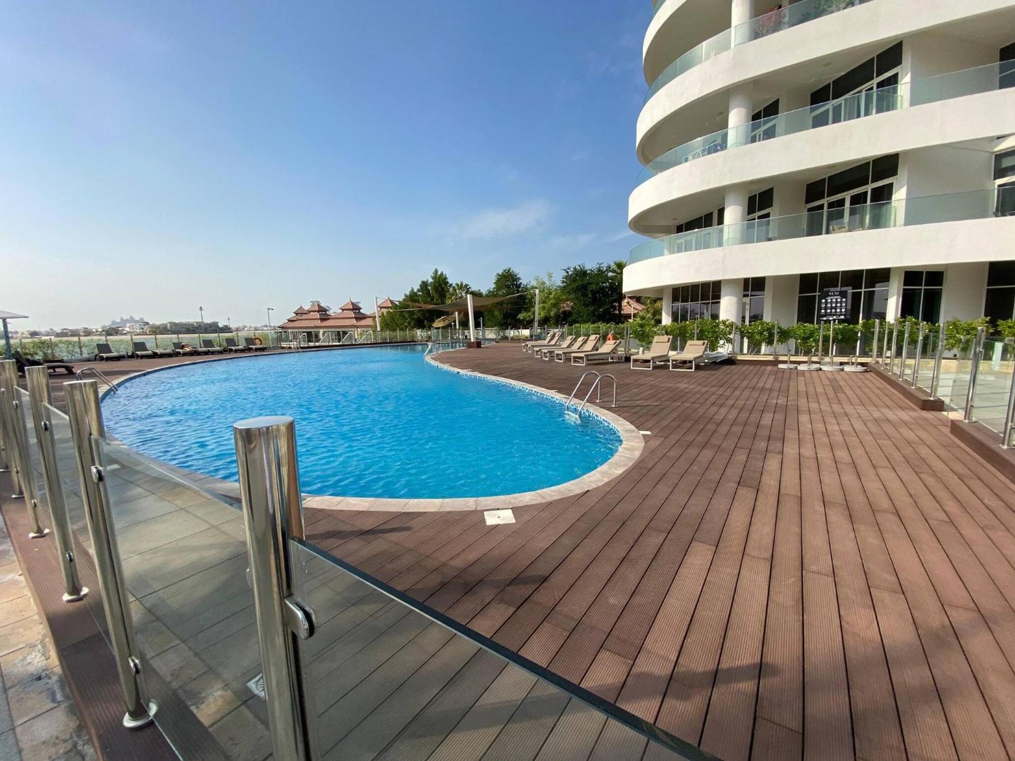 Spacious In Palm Jumeriah With Access To Private *