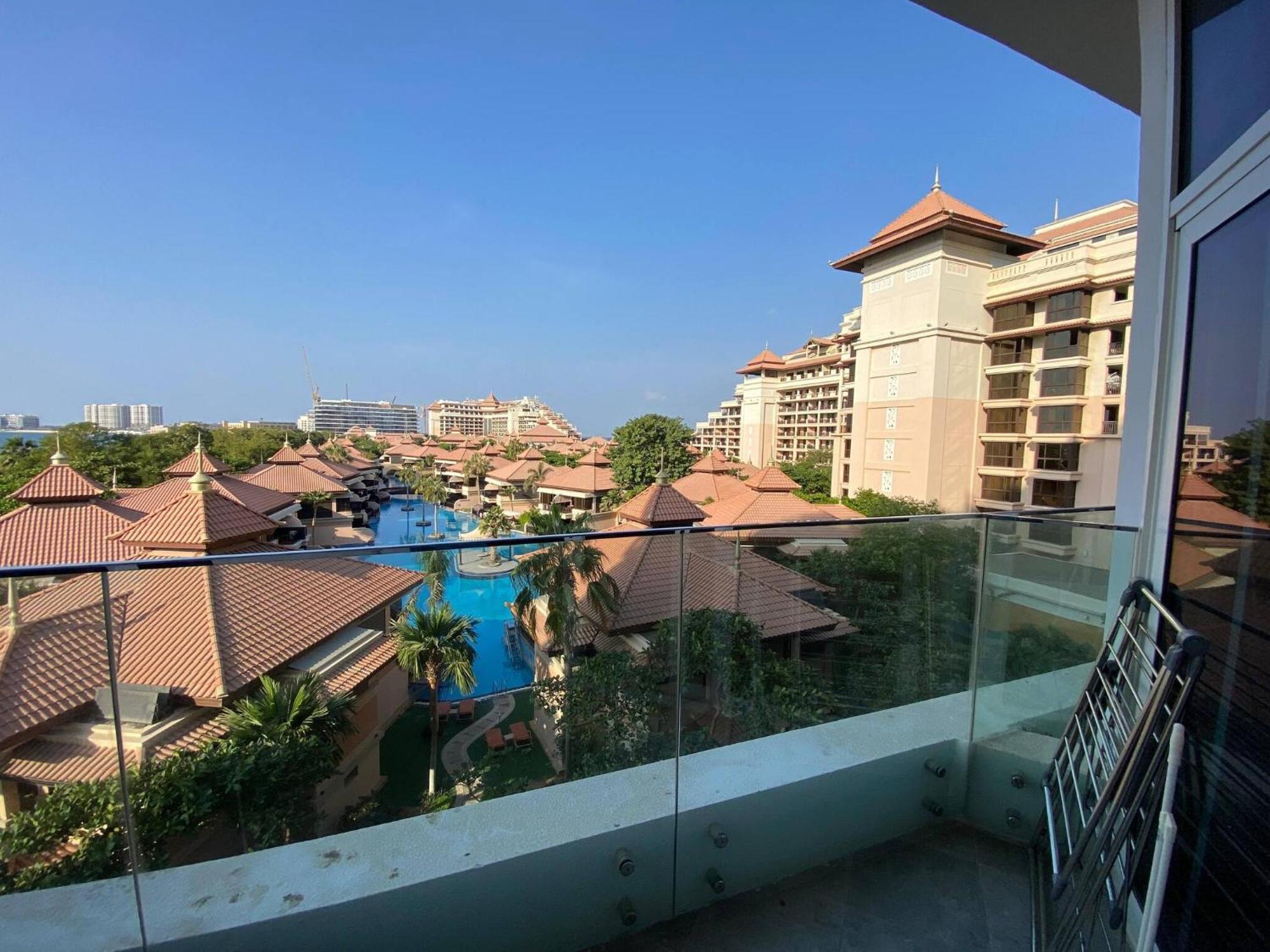 Spacious In Palm Jumeriah With Access To Private Dubai