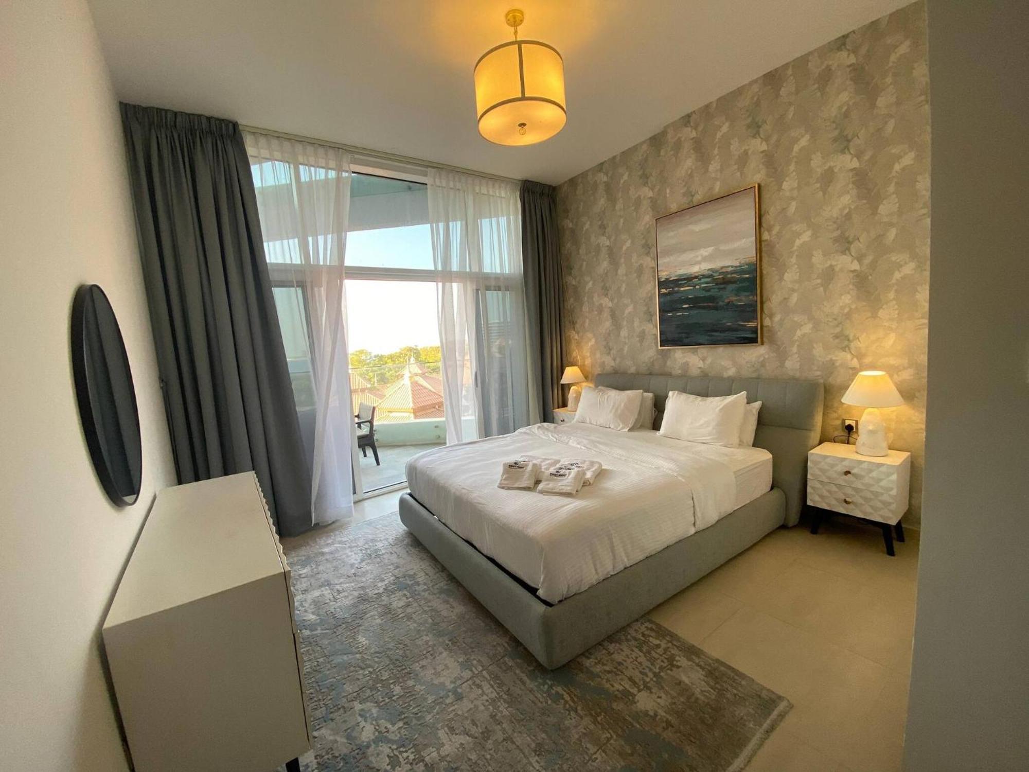 Spacious In Palm Jumeriah With Access To Private